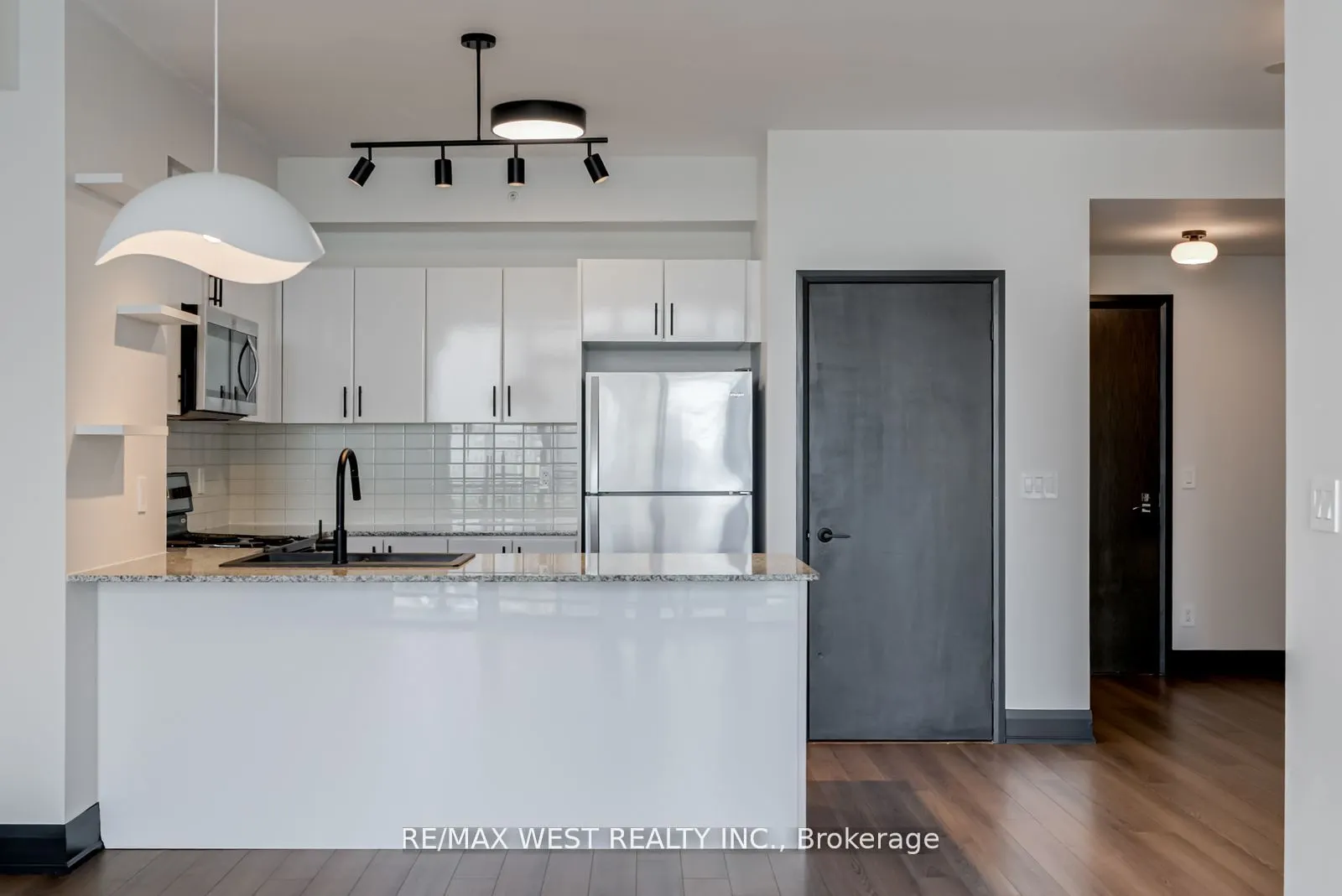 2900 Highway 7 Road, #606