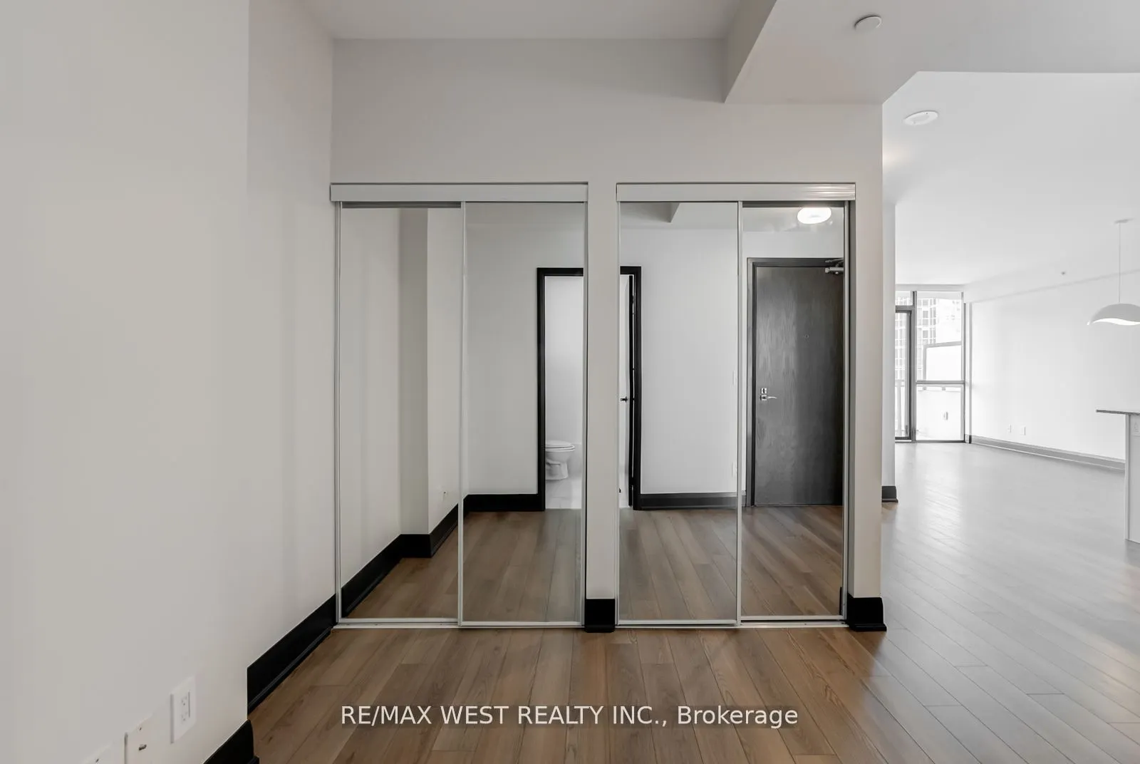 2900 Highway 7 Road, #606