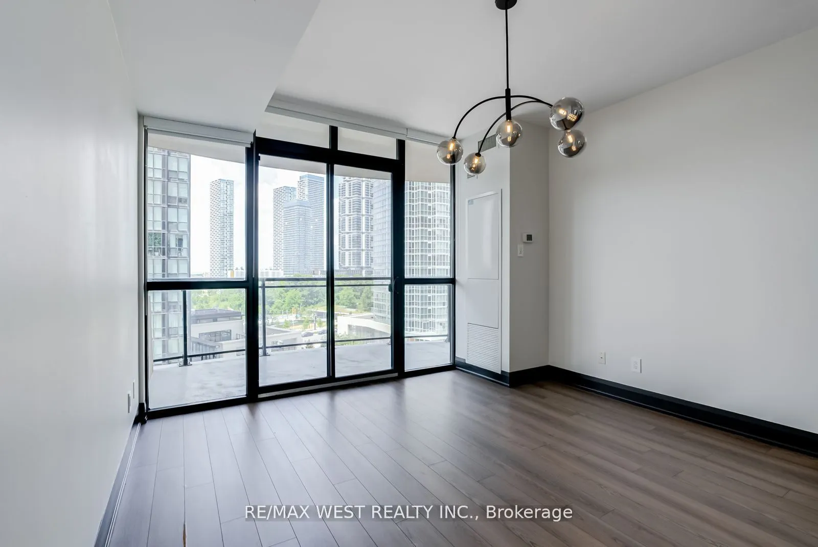 2900 Highway 7 Road, #606