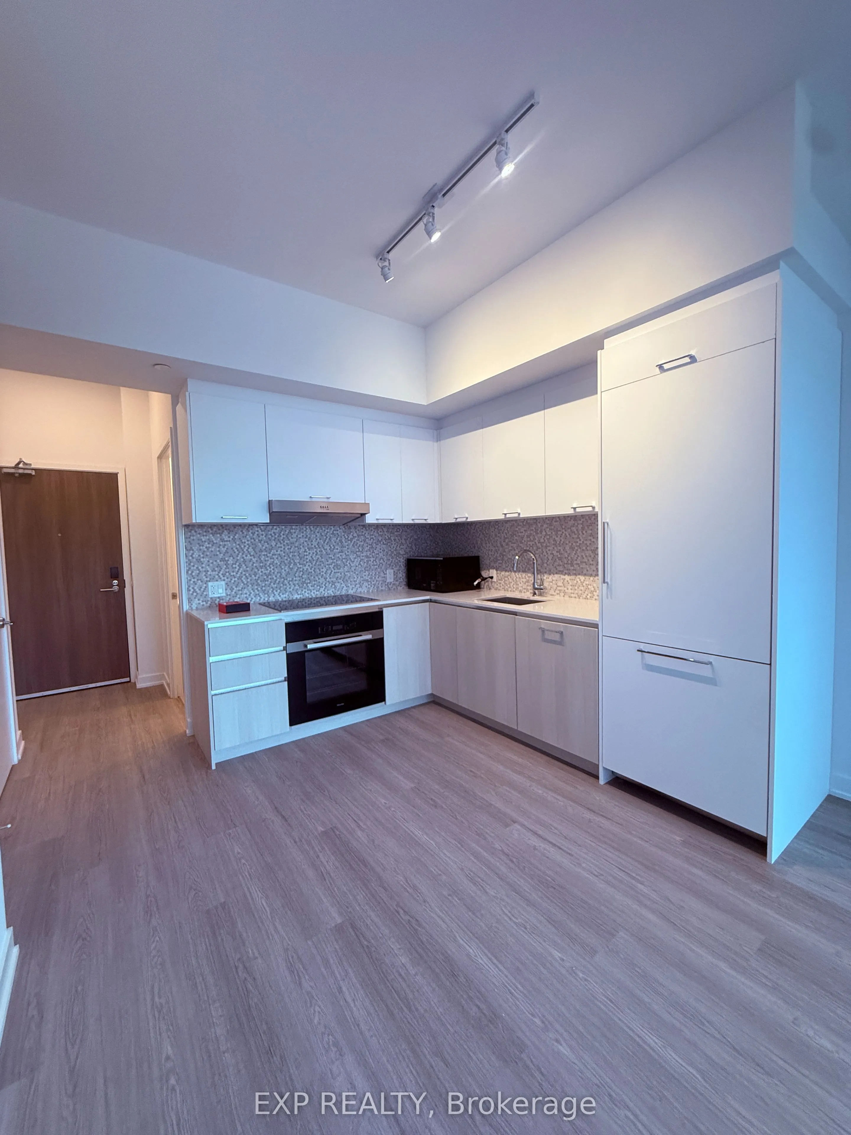 8188 Yonge St, #535