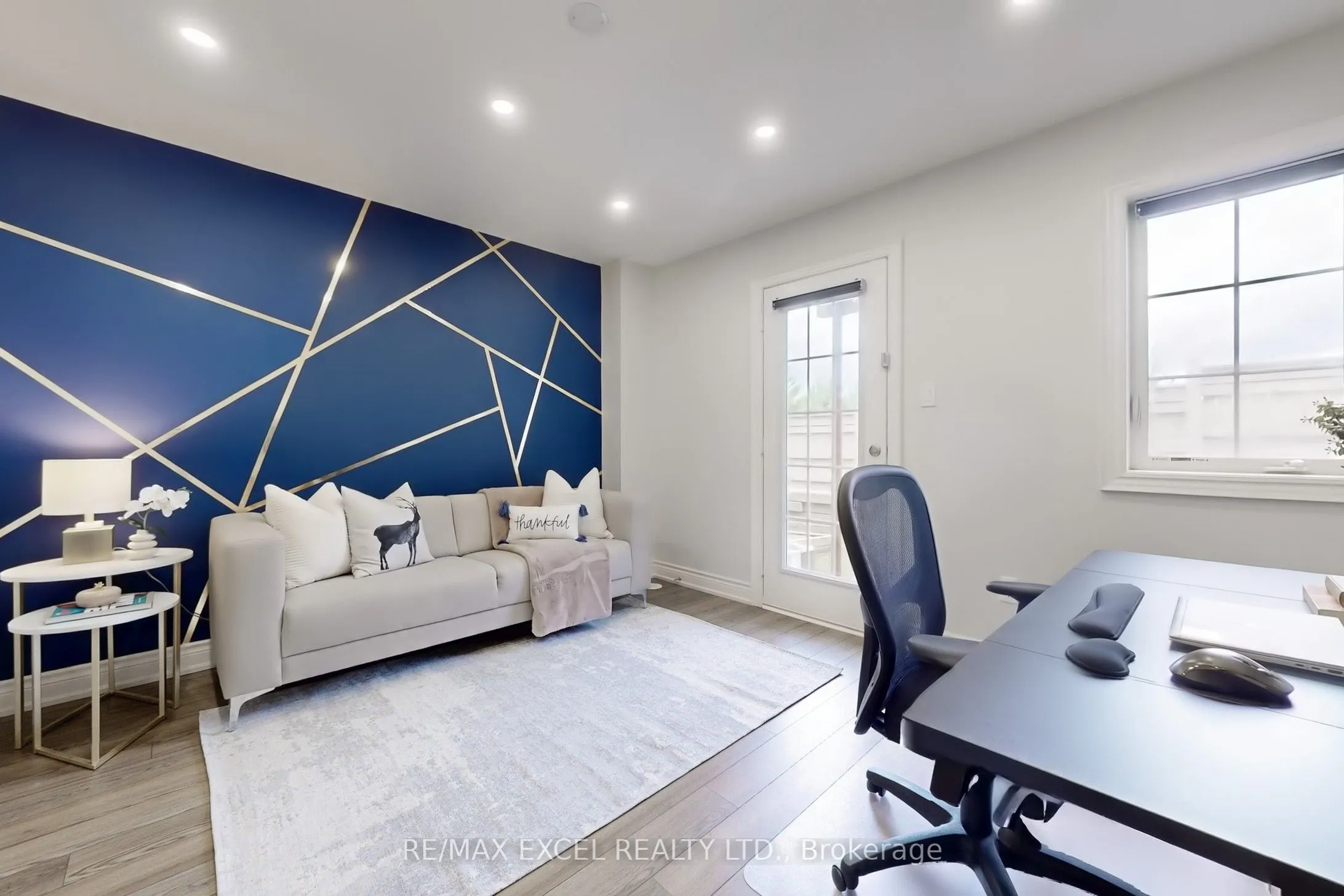 30 Roy Grove Way, #52