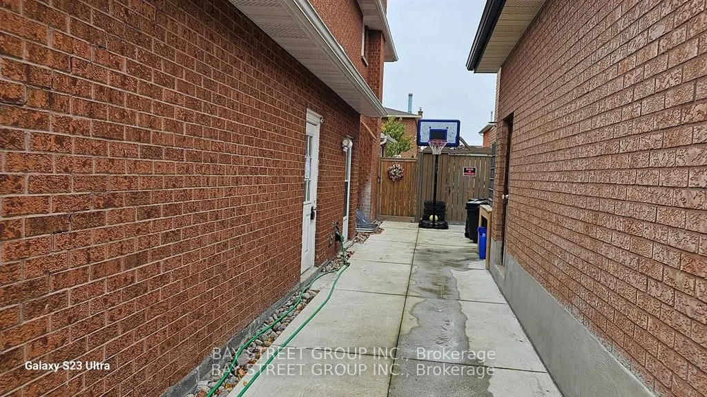 627 Aberdeen Avenue N, #BASEMEN