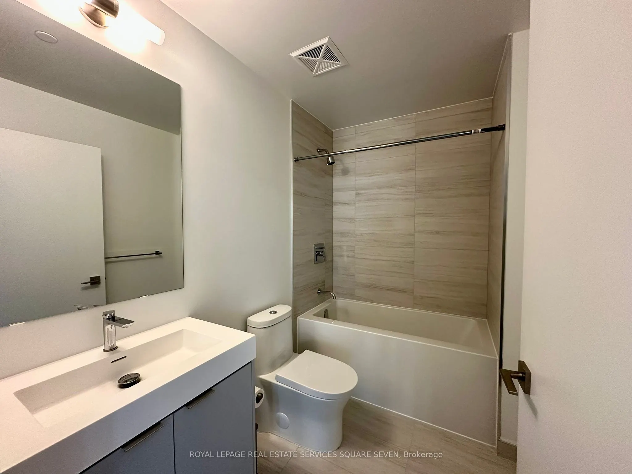 10 Abeja Street, #427