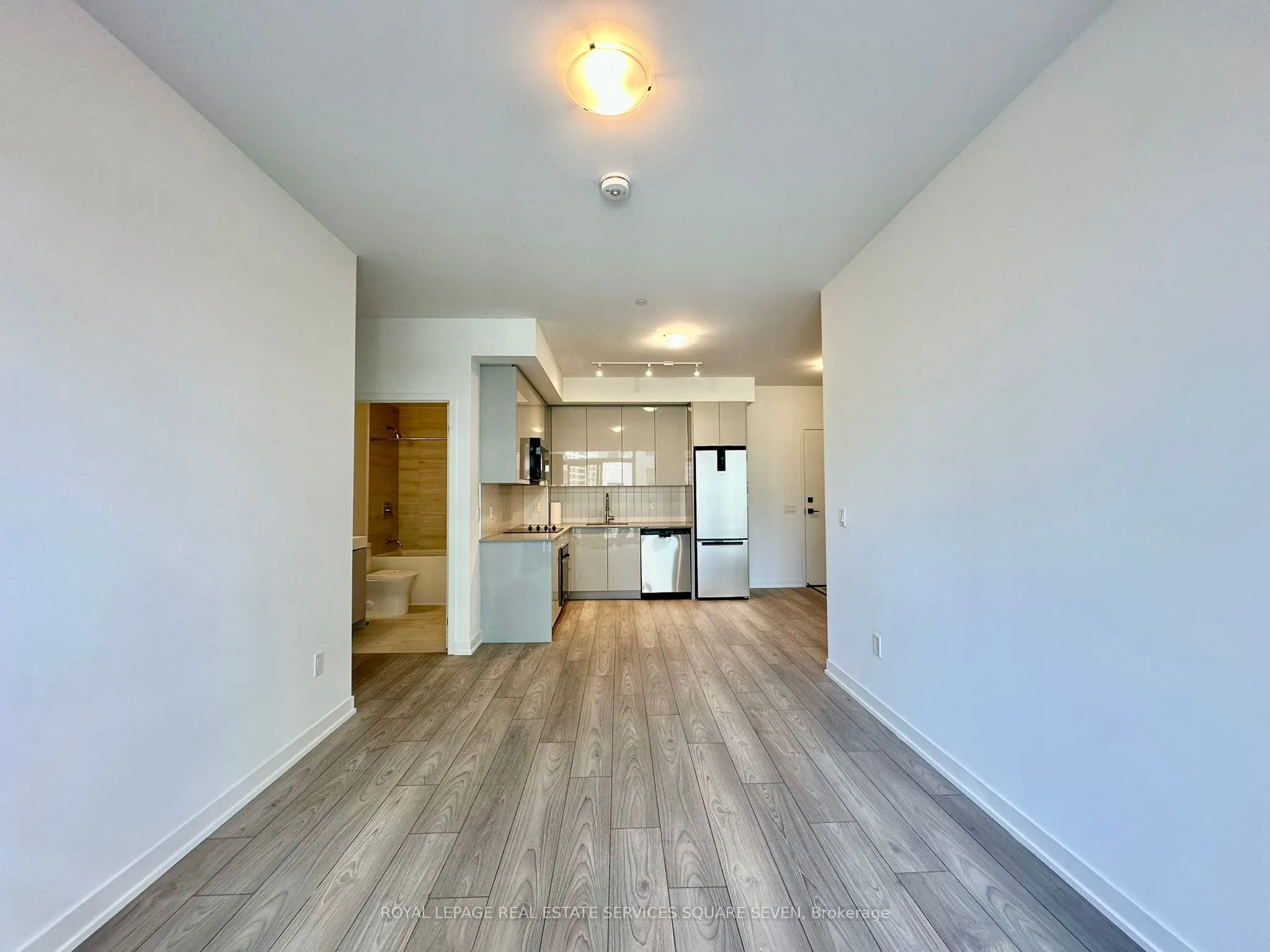 10 Abeja Street, #427