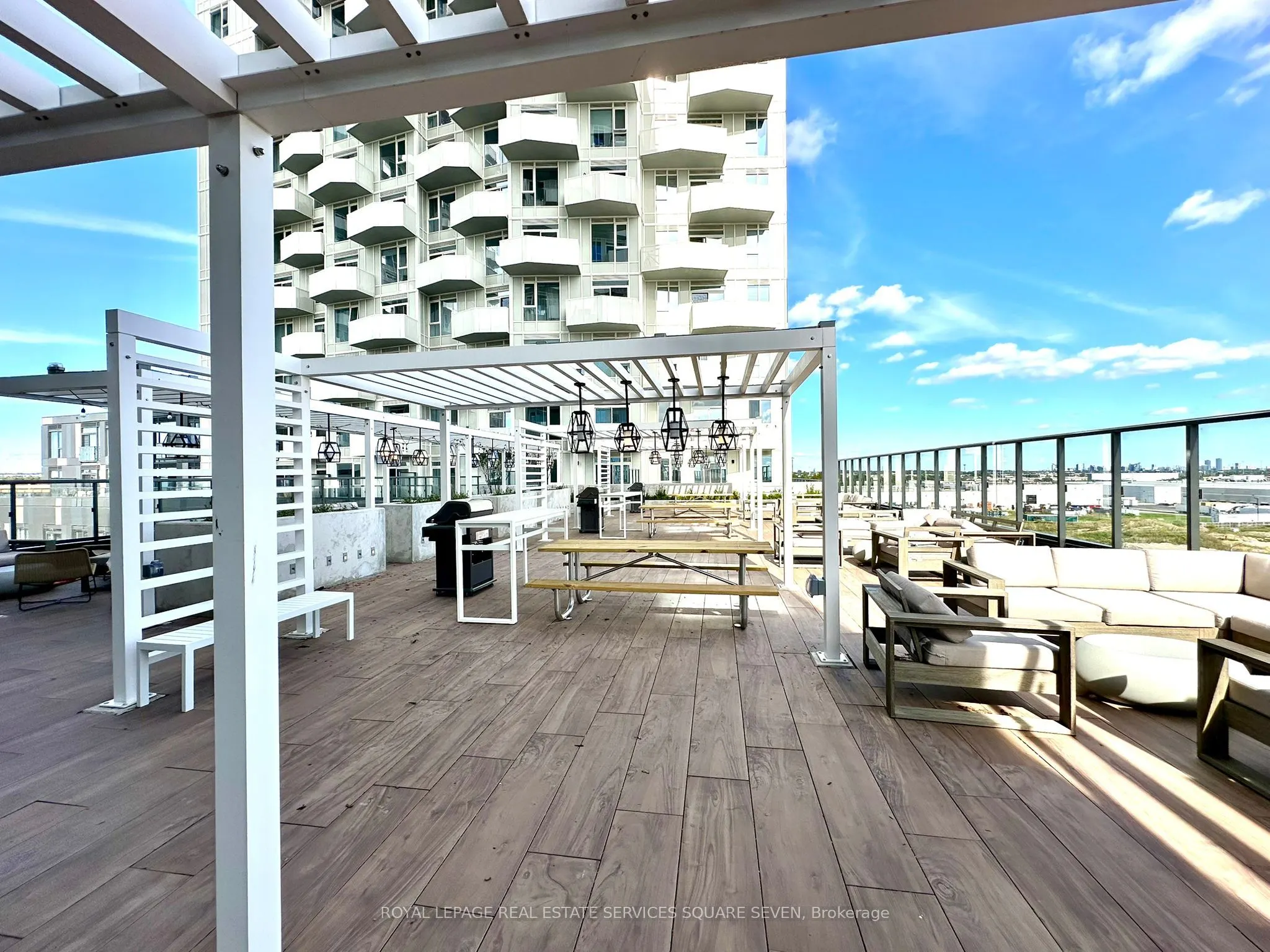 10 Abeja Street, #427
