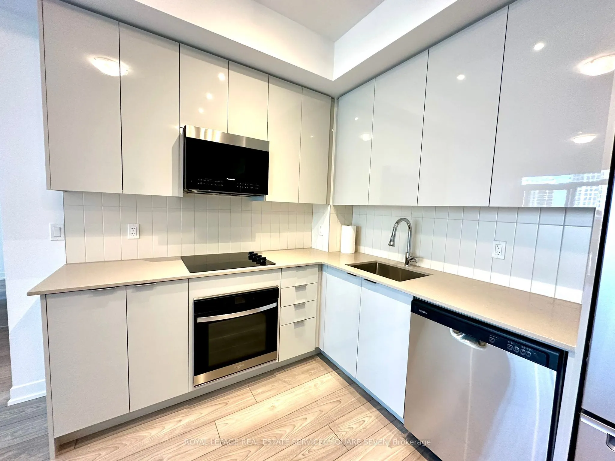 10 Abeja Street, #427