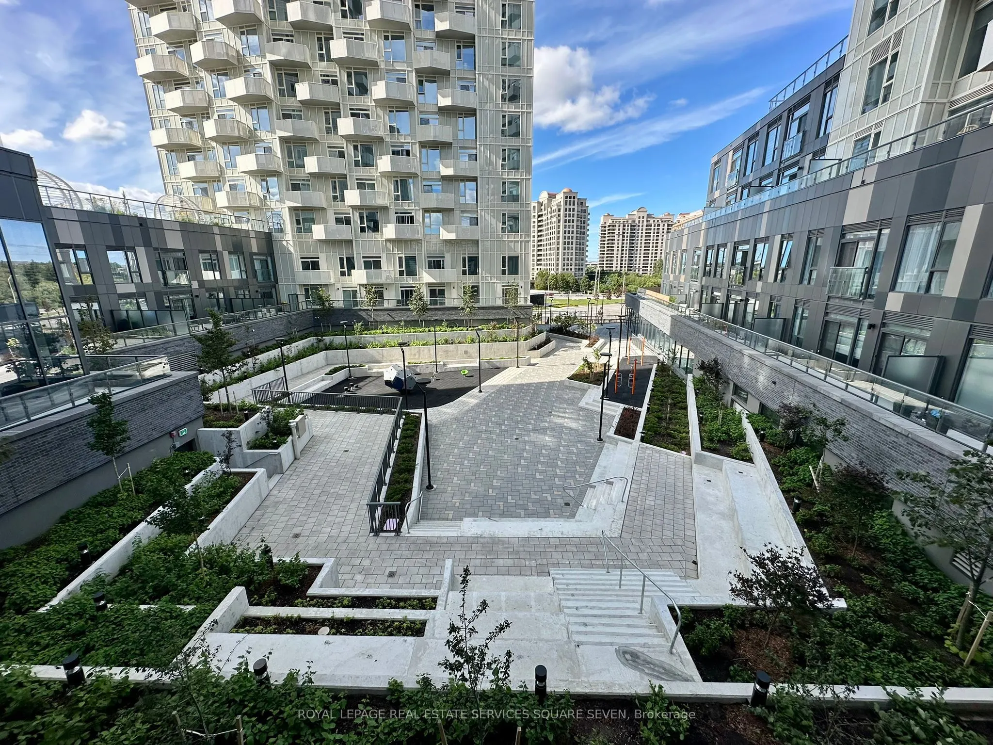 10 Abeja Street, #427