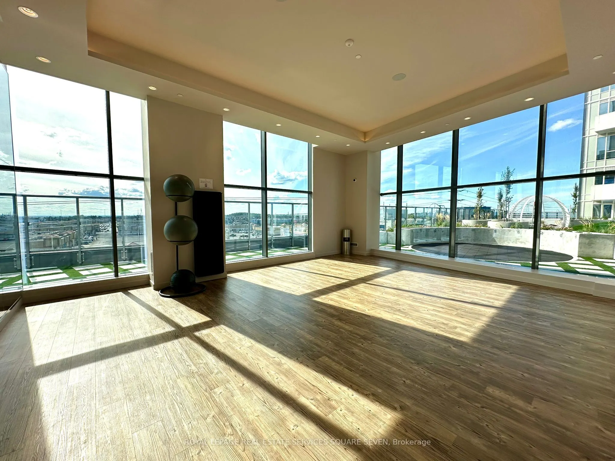10 Abeja Street, #427
