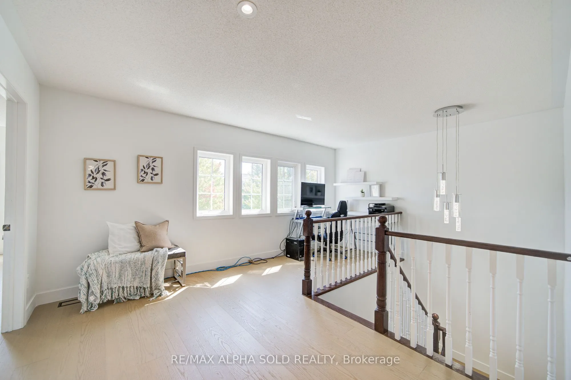 8 Hollylane Drive