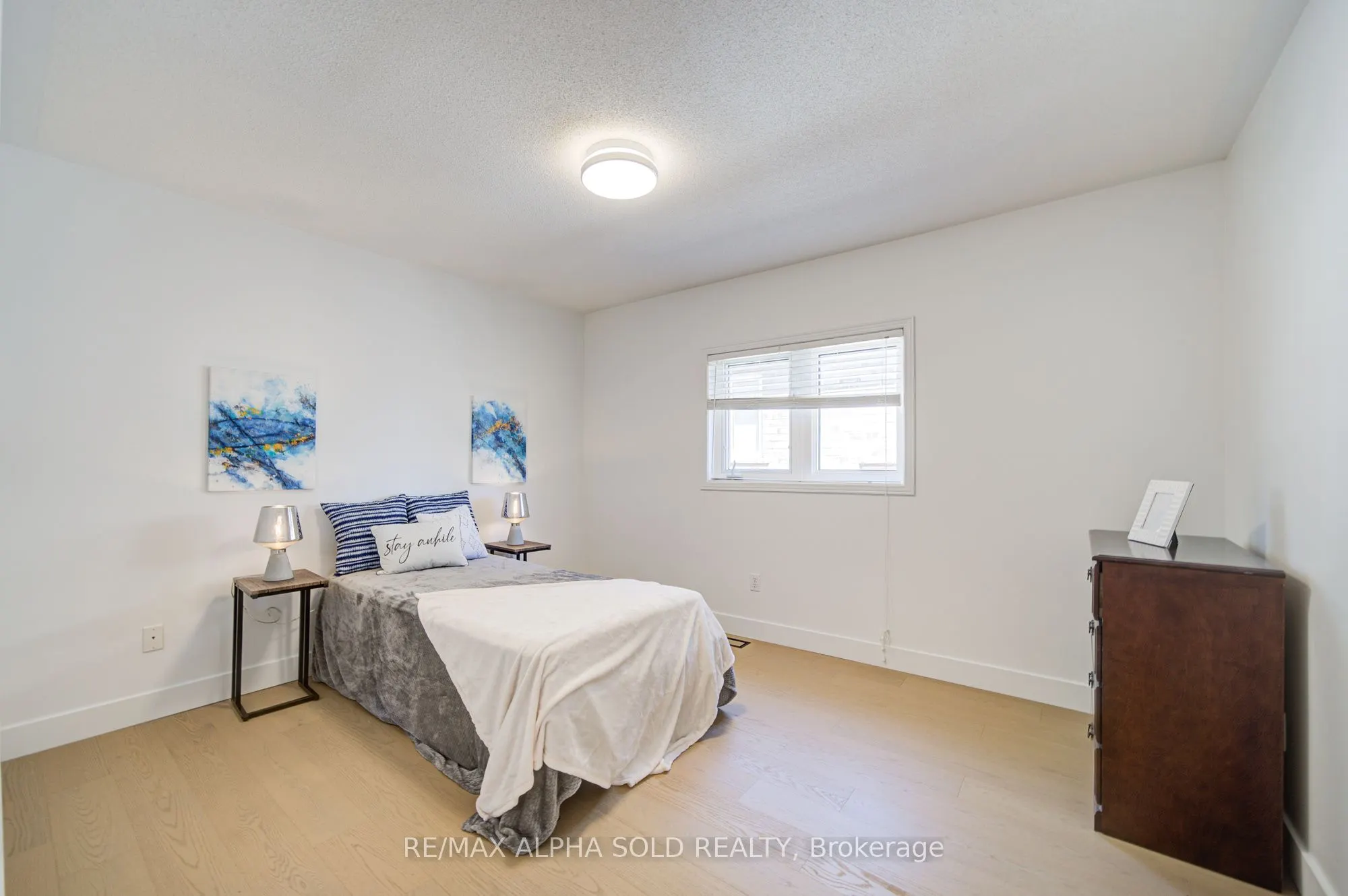 8 Hollylane Drive