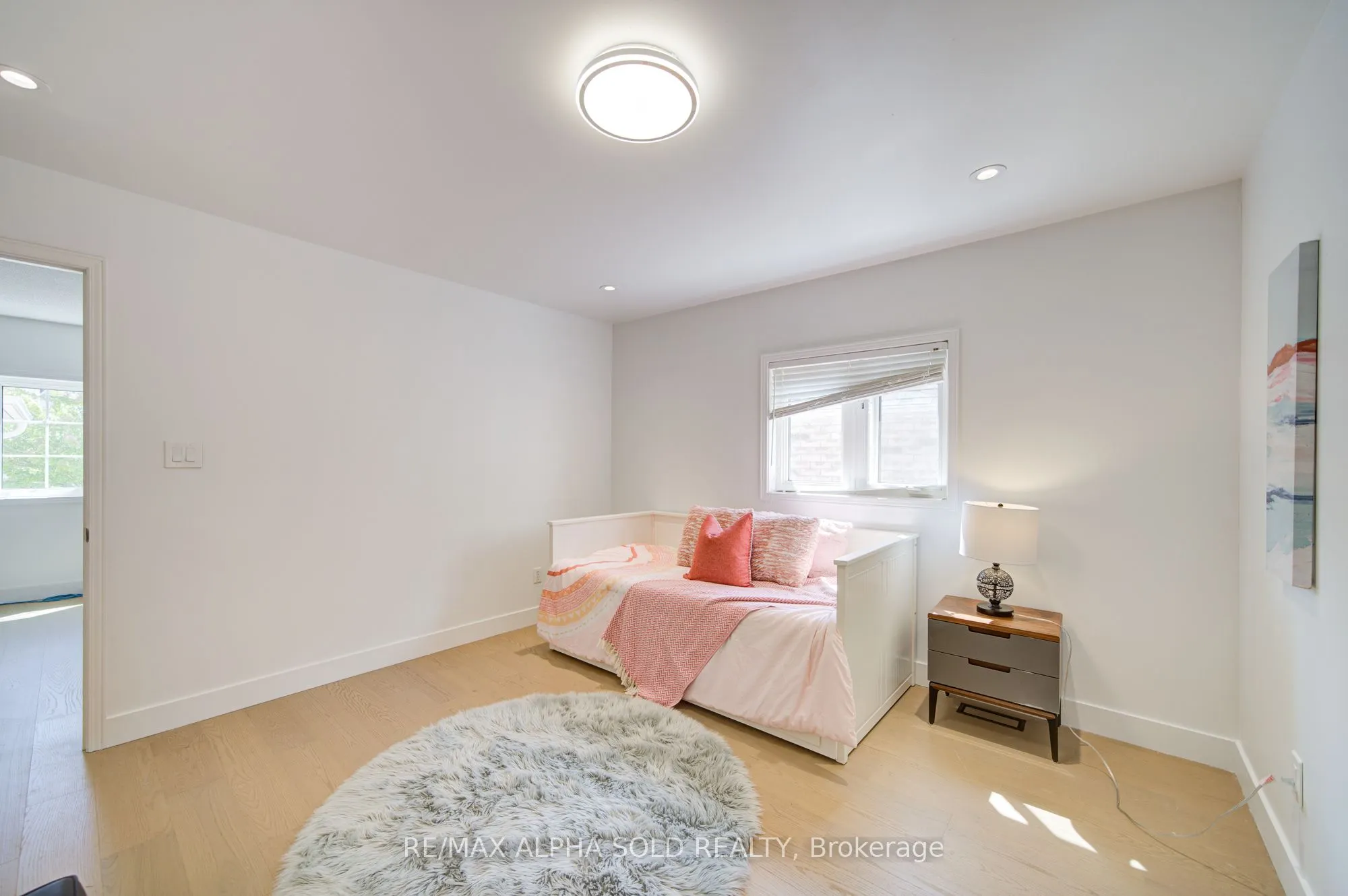 8 Hollylane Drive