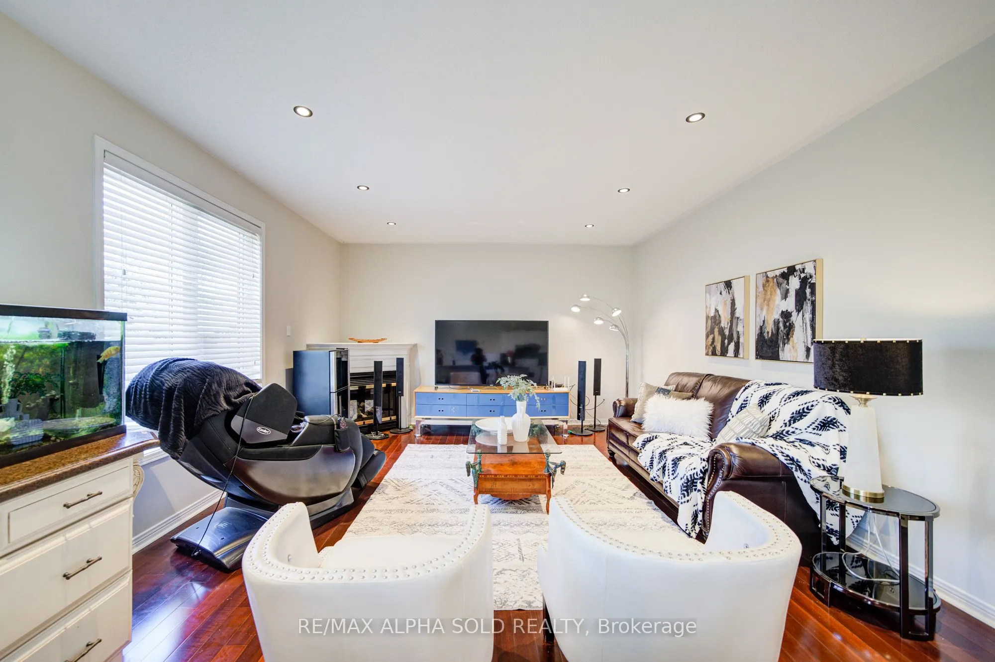 8 Hollylane Drive