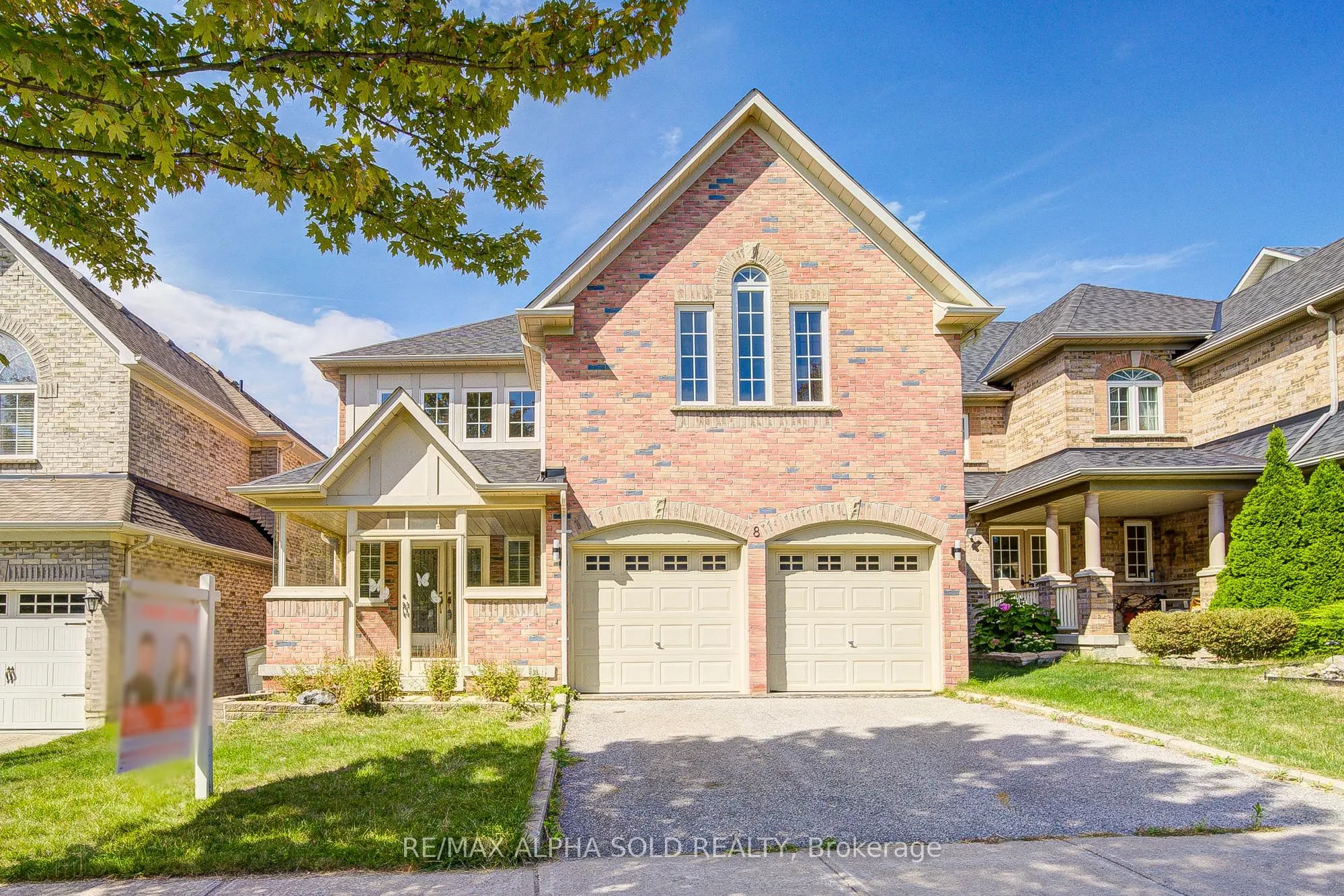 8 Hollylane Drive