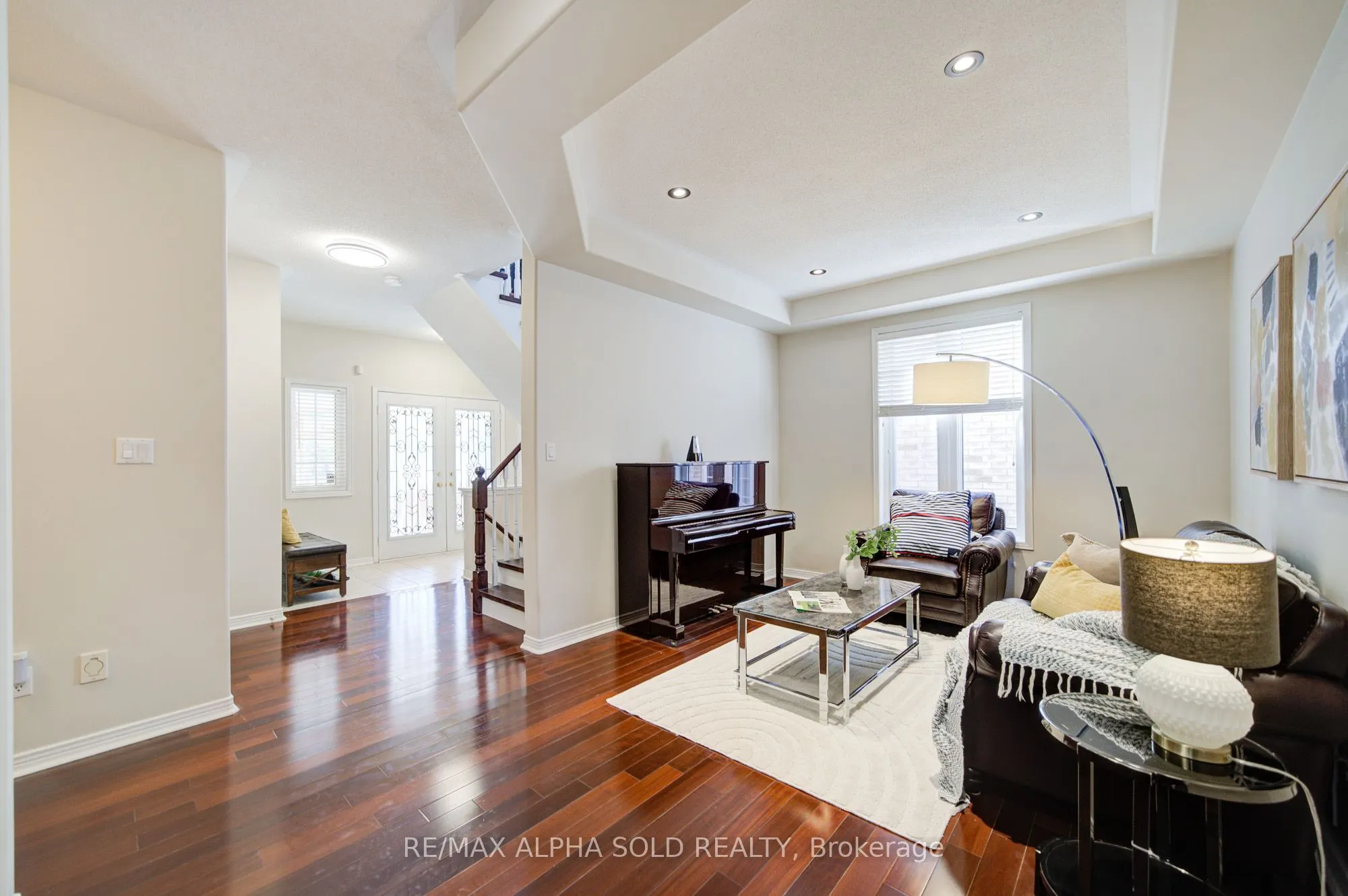 8 Hollylane Drive