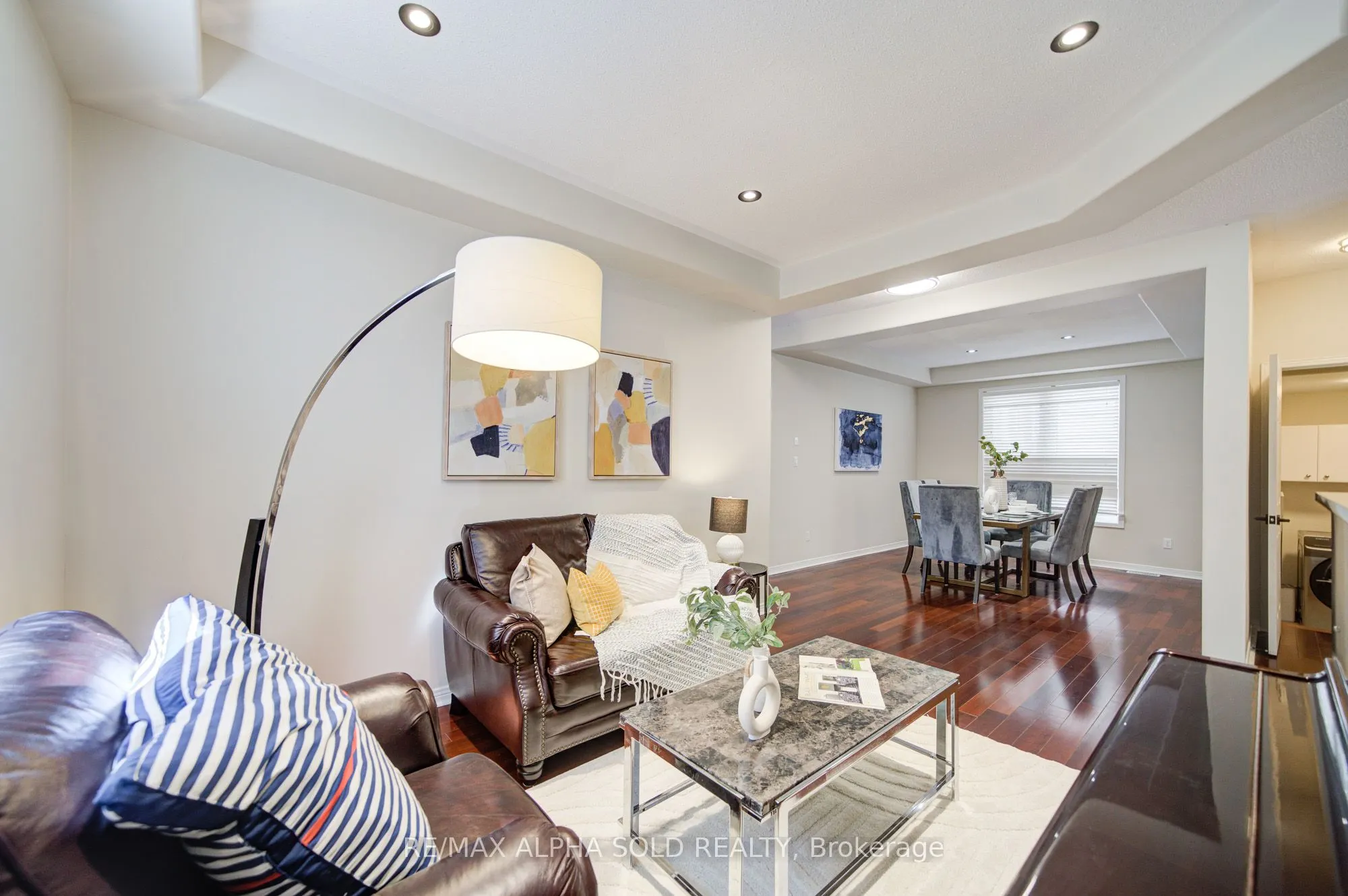 8 Hollylane Drive