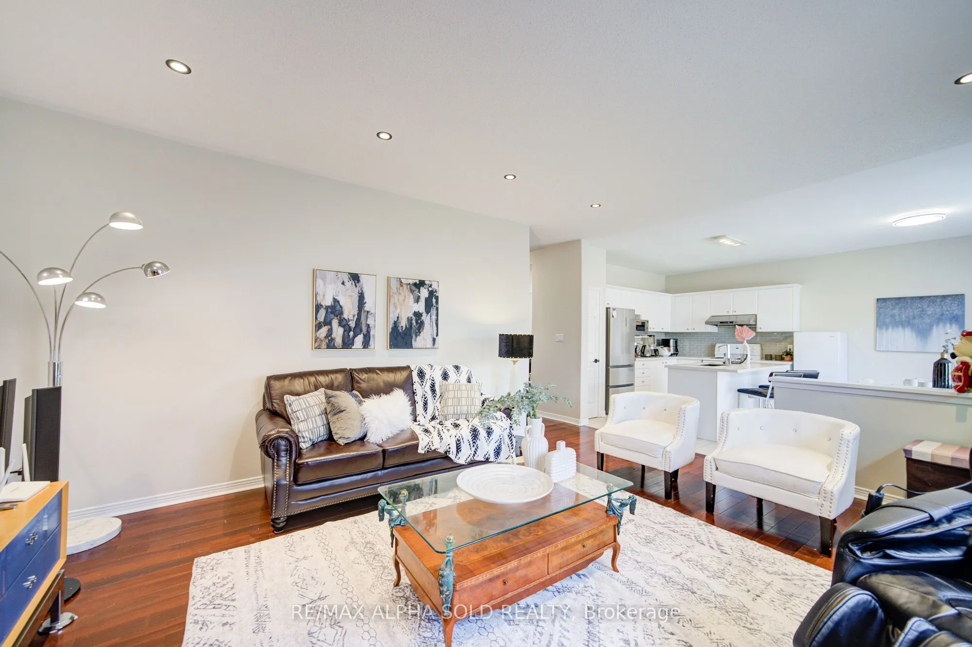 8 Hollylane Drive