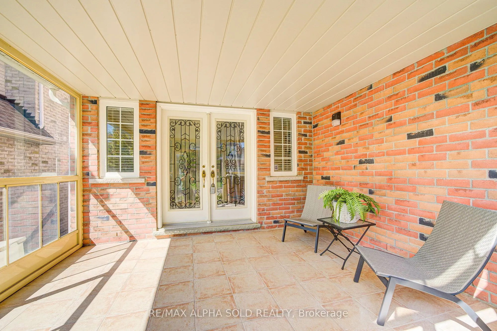 8 Hollylane Drive