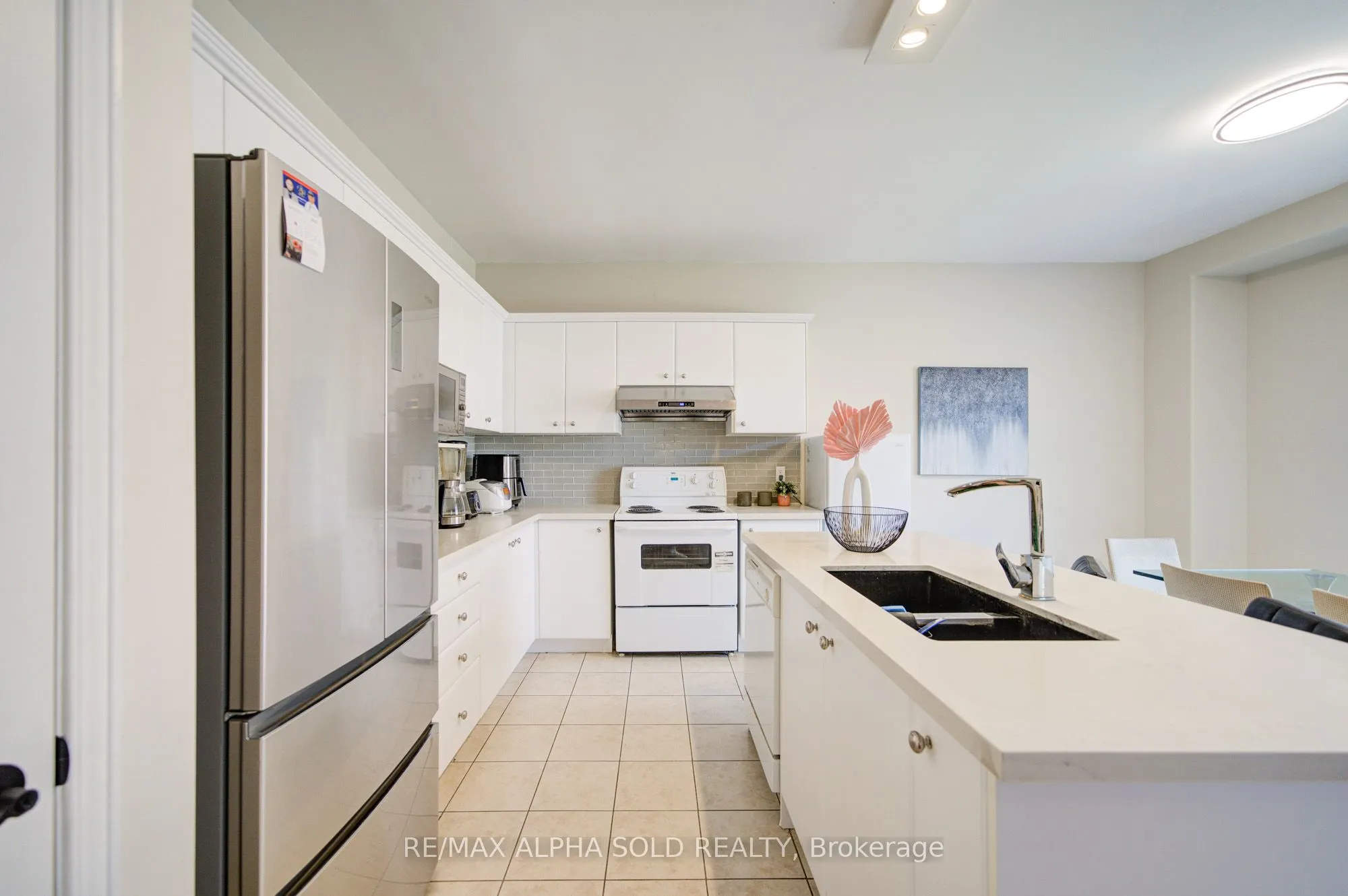 8 Hollylane Drive
