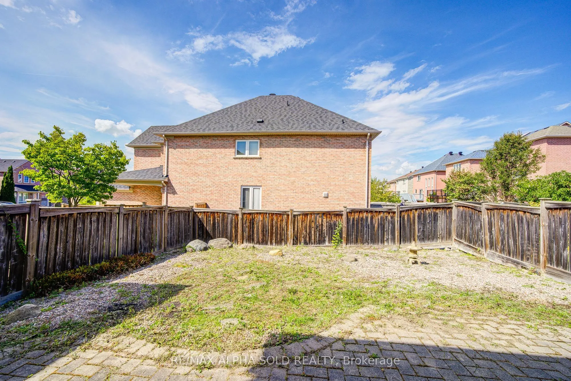 8 Hollylane Drive