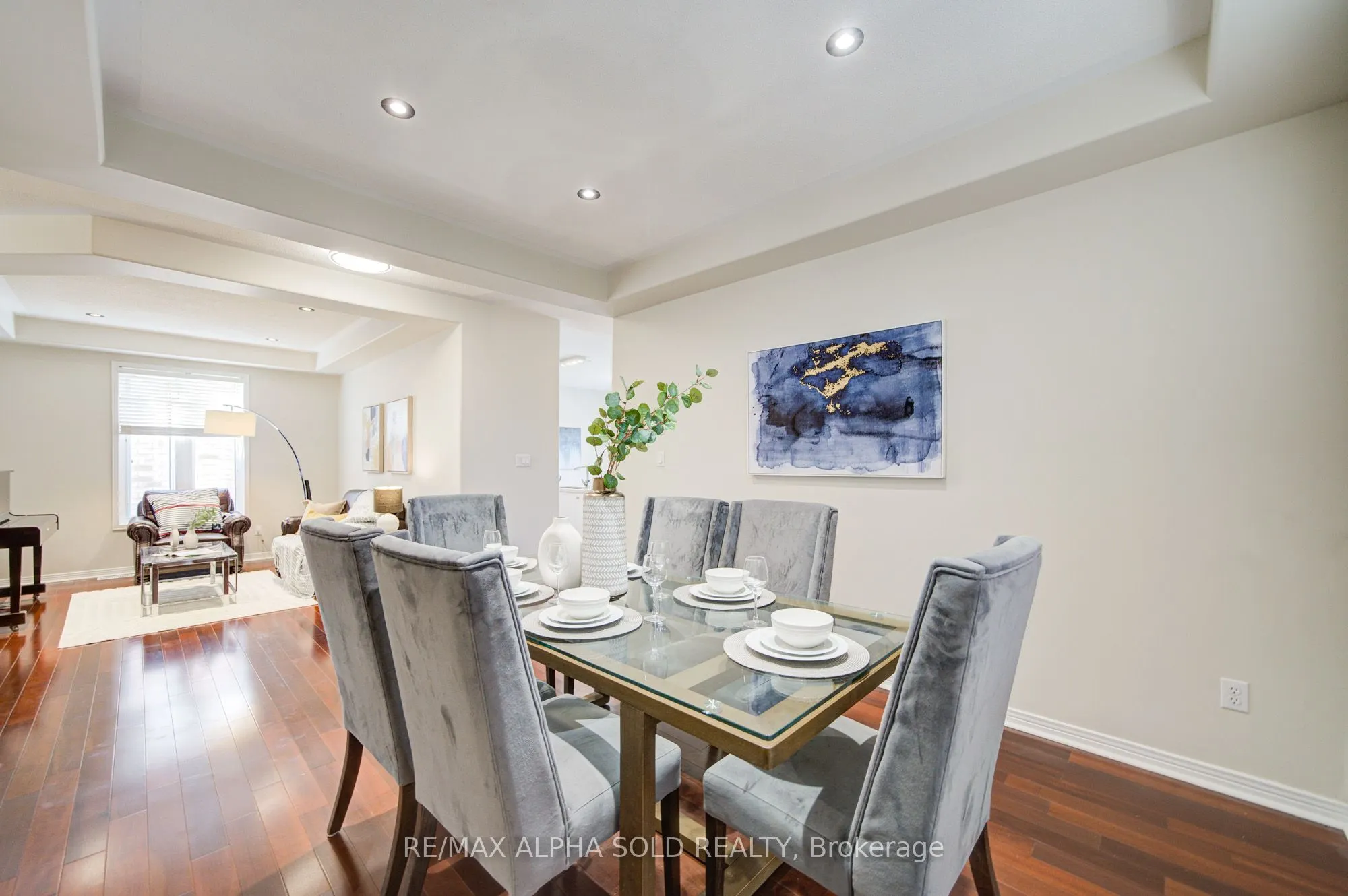 8 Hollylane Drive