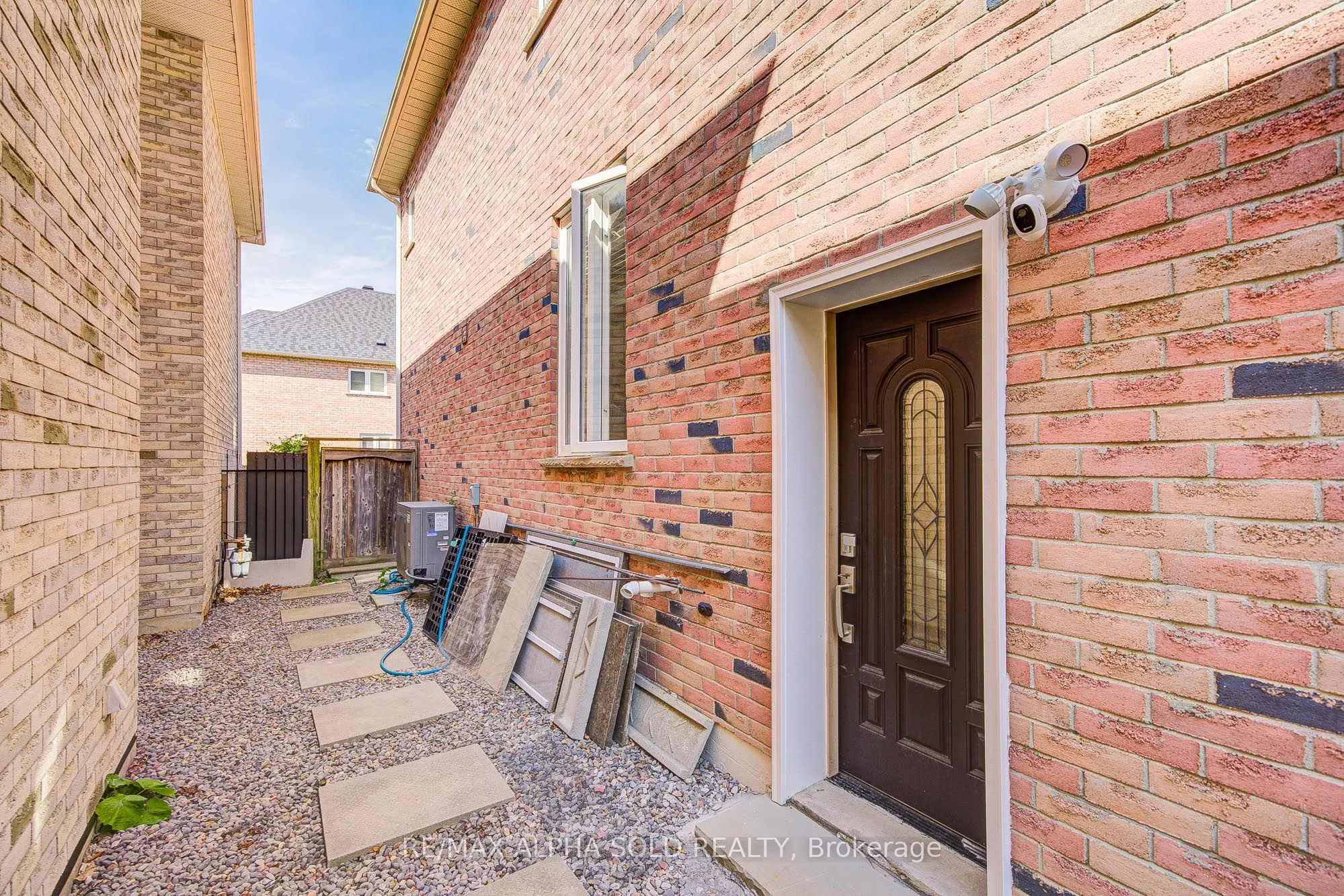 8 Hollylane Drive