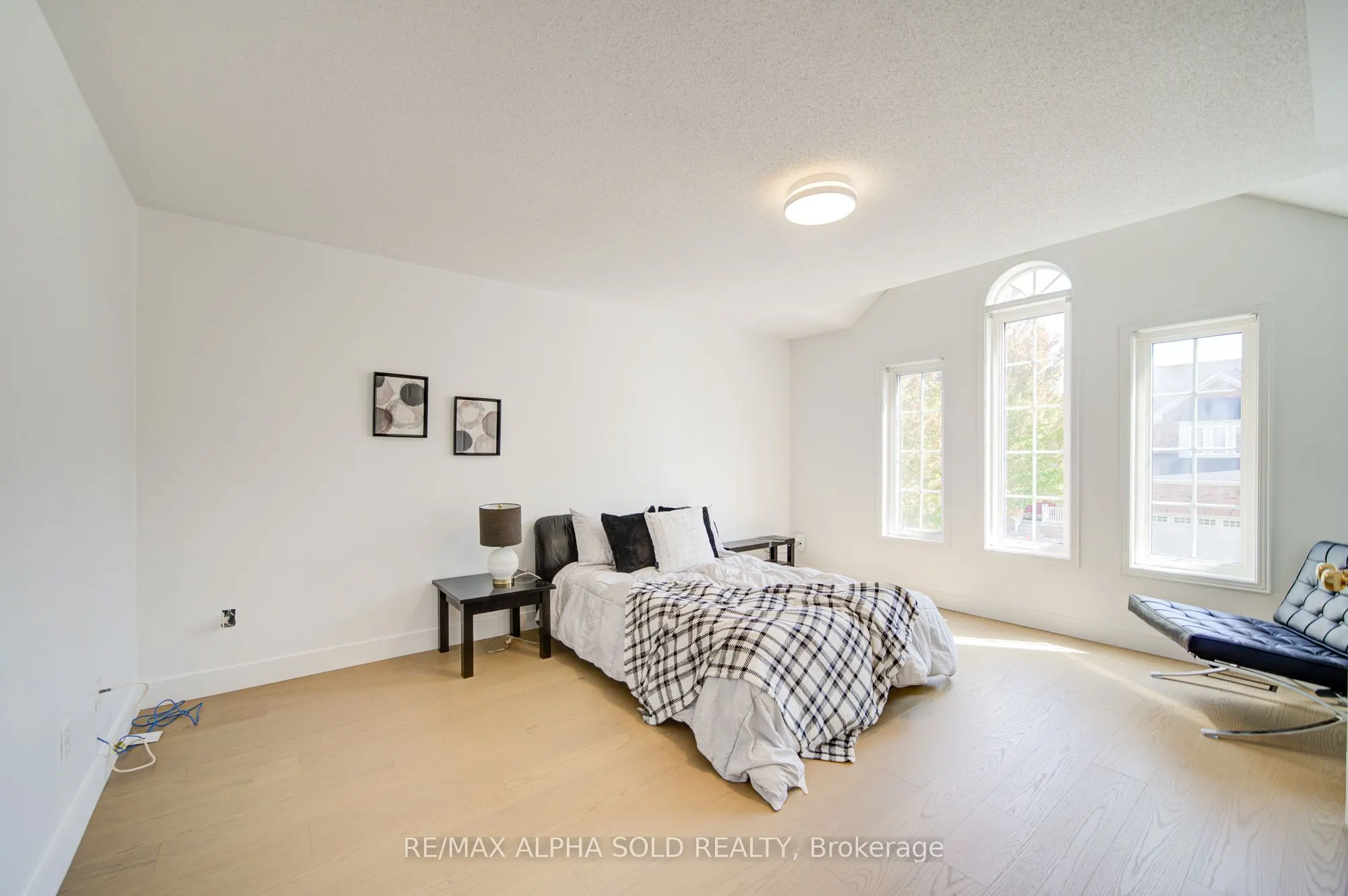 8 Hollylane Drive