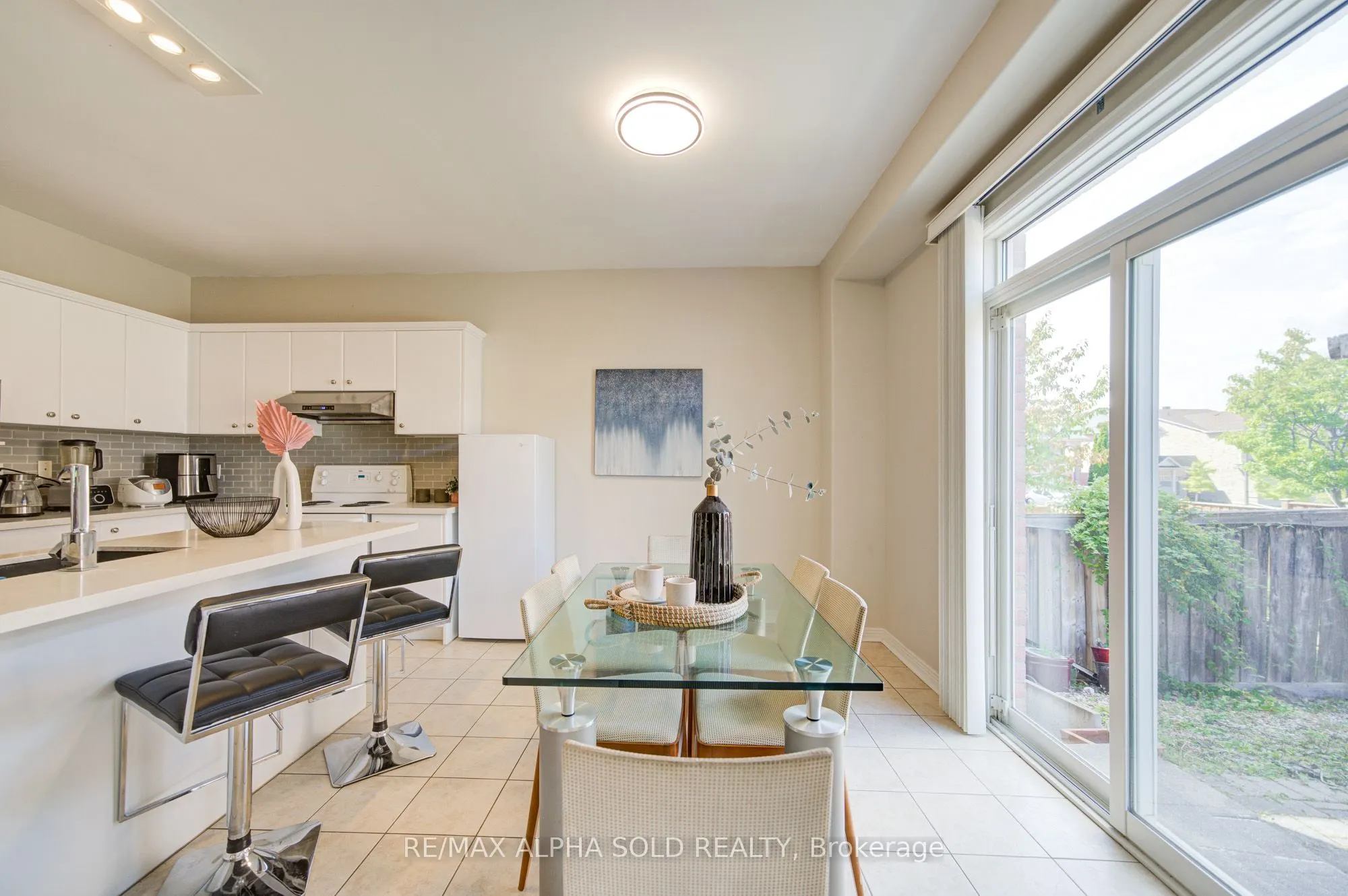 8 Hollylane Drive