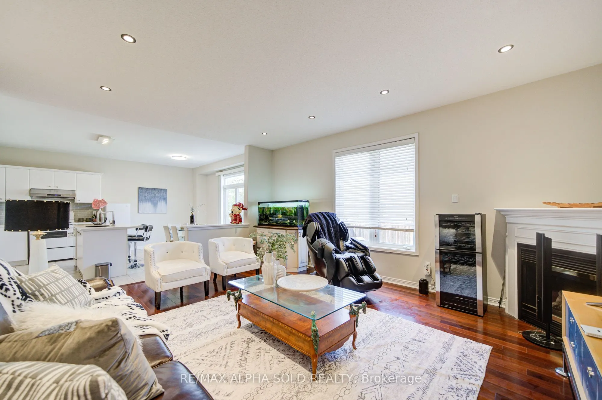 8 Hollylane Drive