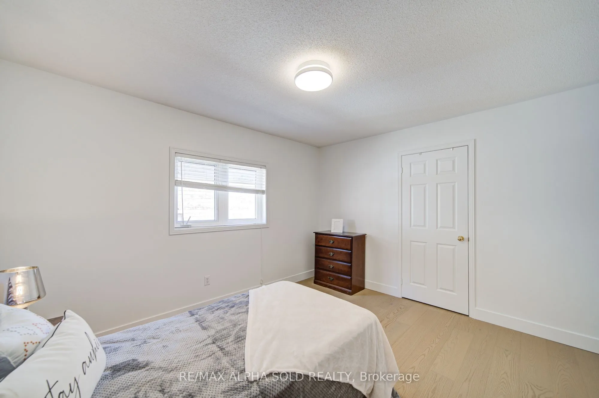 8 Hollylane Drive