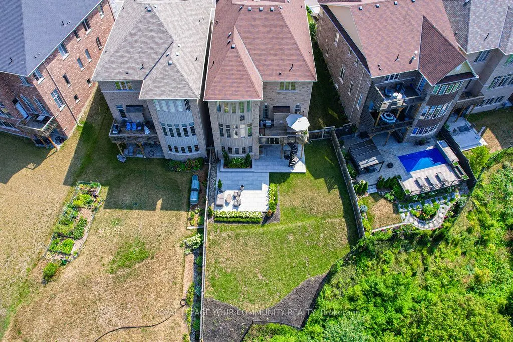 33 Deepwood Crescent