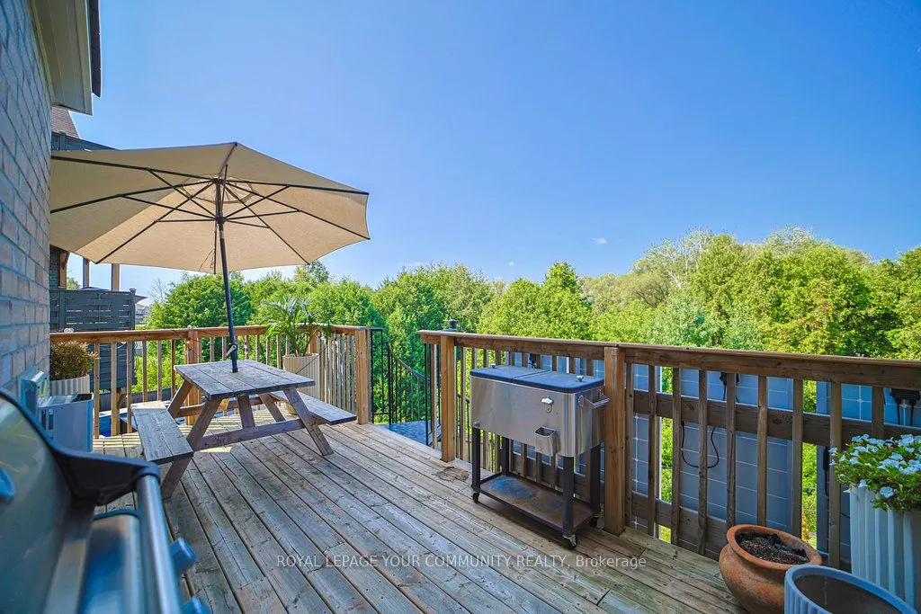 33 Deepwood Crescent