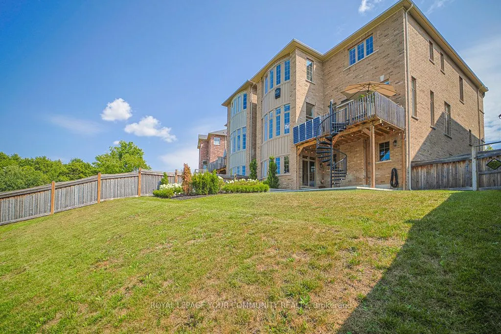 33 Deepwood Crescent