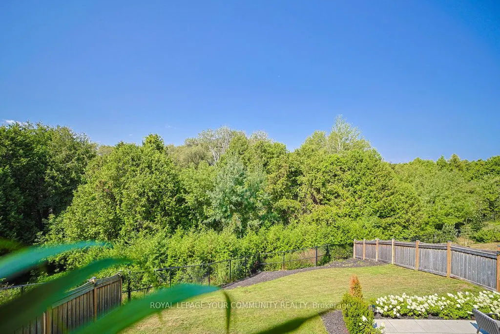 33 Deepwood Crescent