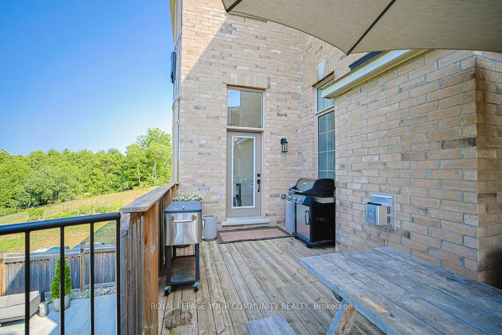 33 Deepwood Crescent
