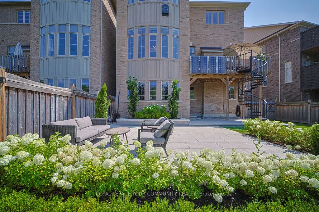33 Deepwood Crescent
