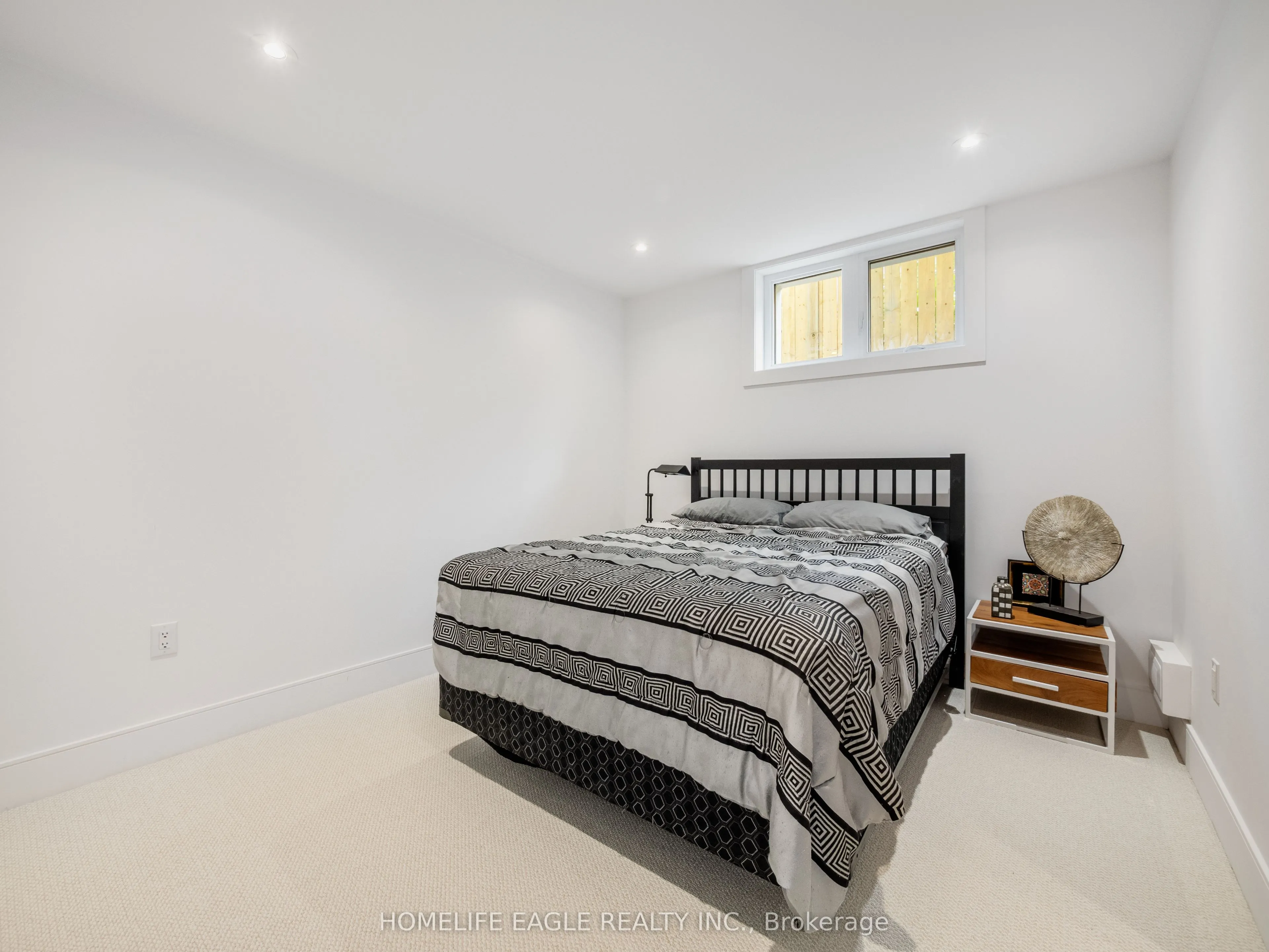 1242 Killarney Beach Road