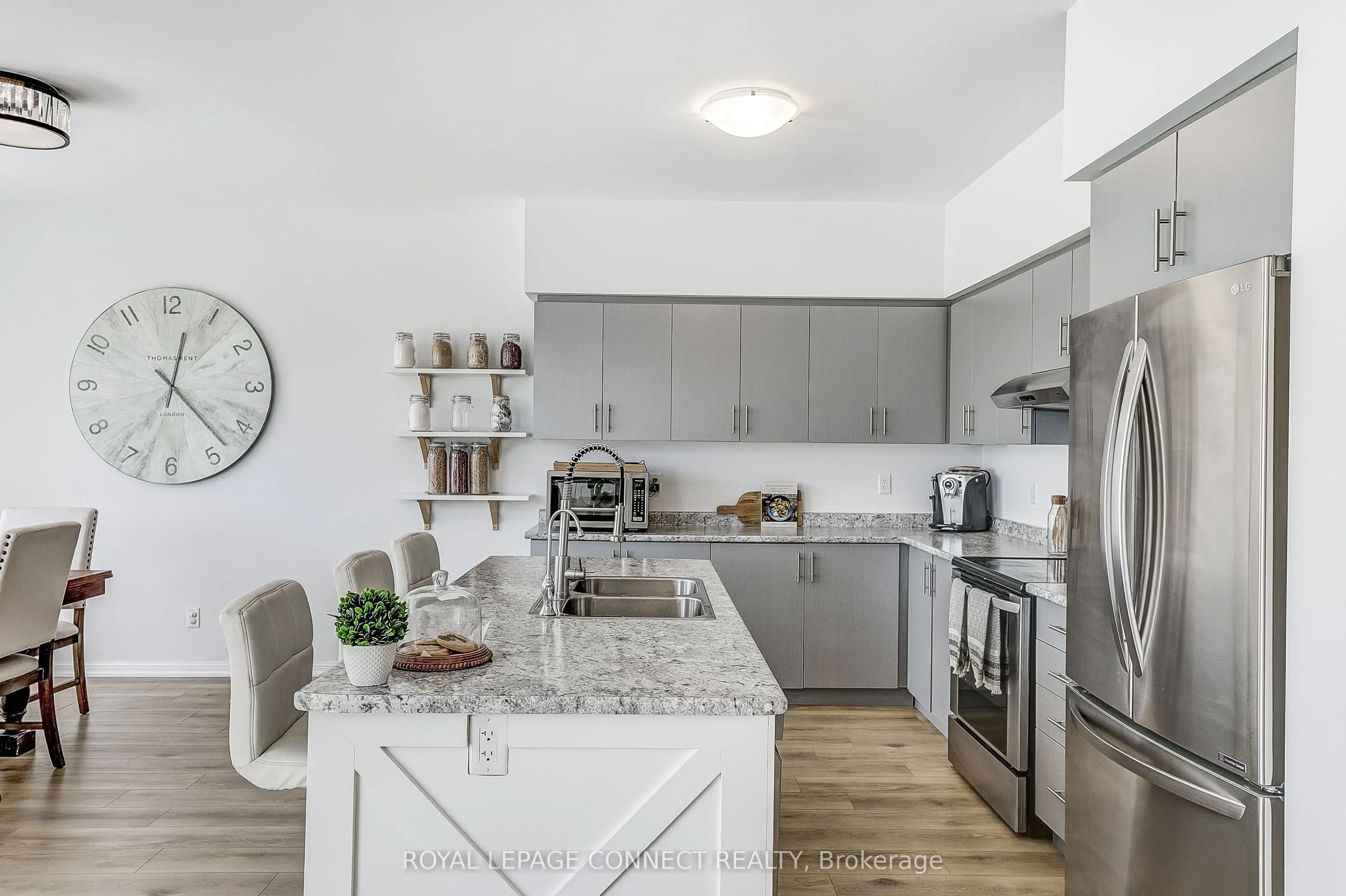 17 Don Hadden Crescent