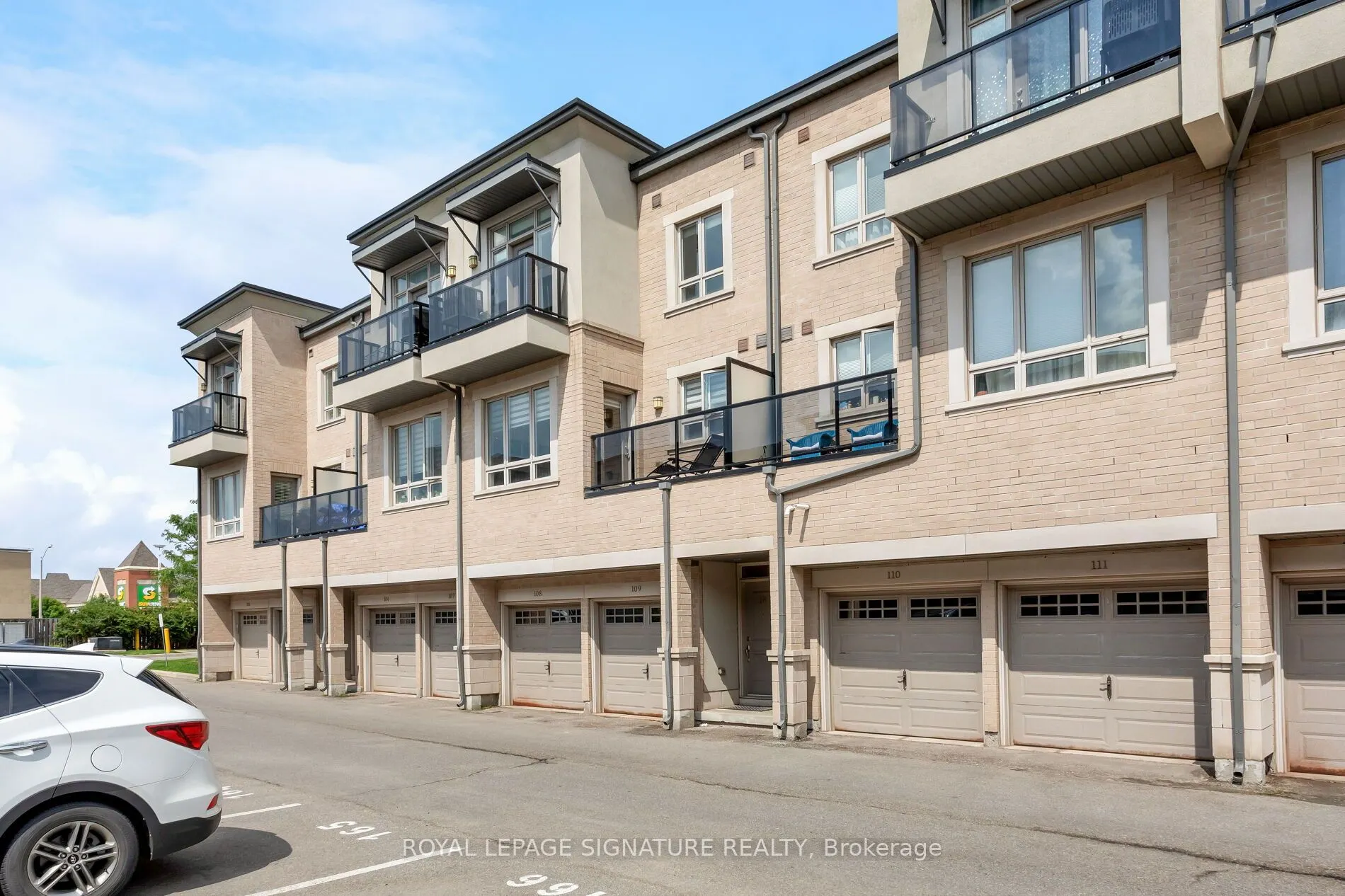 105 Kayla Crescent E, #18
