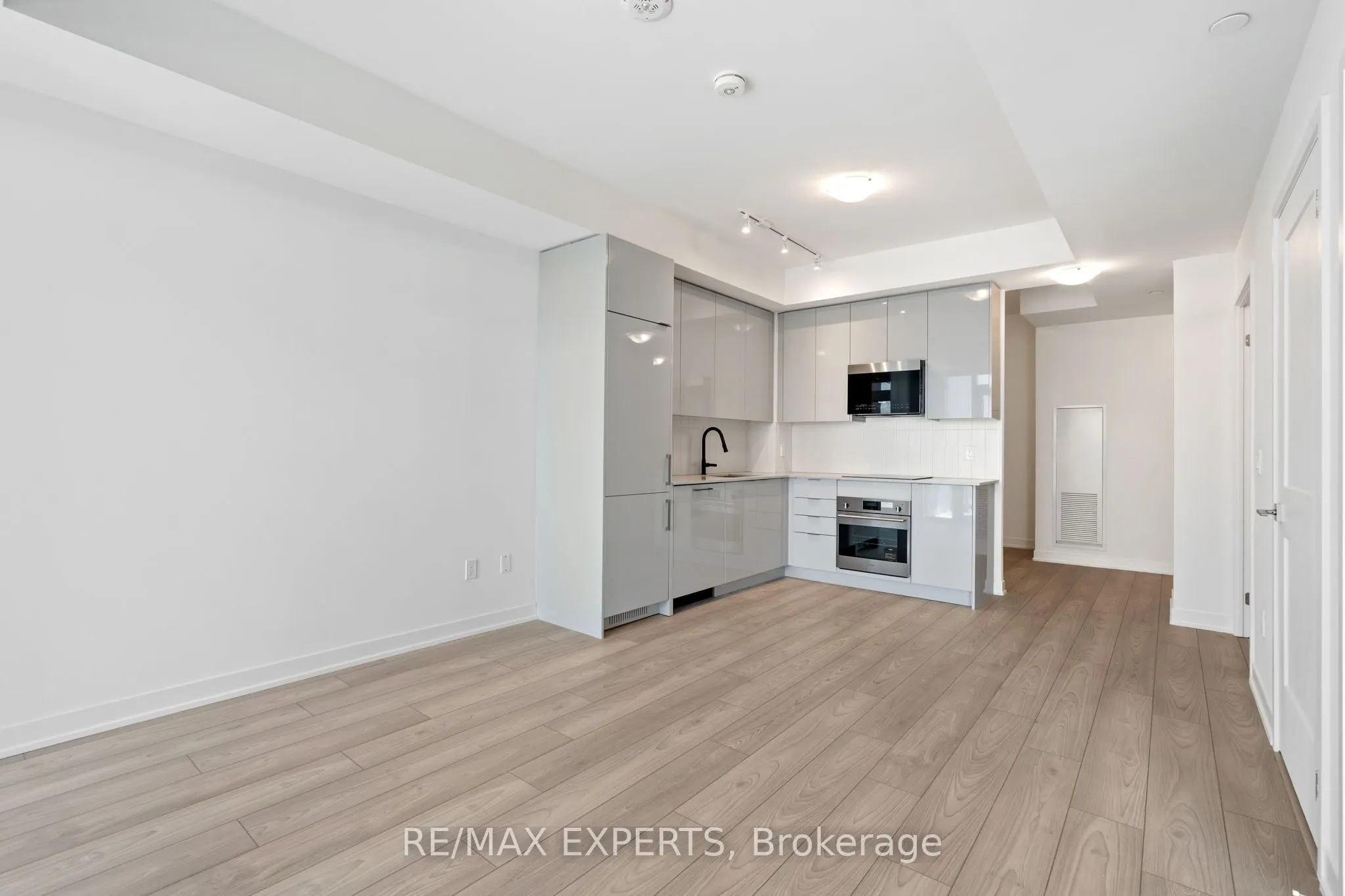 10 Abeja Street, #2521