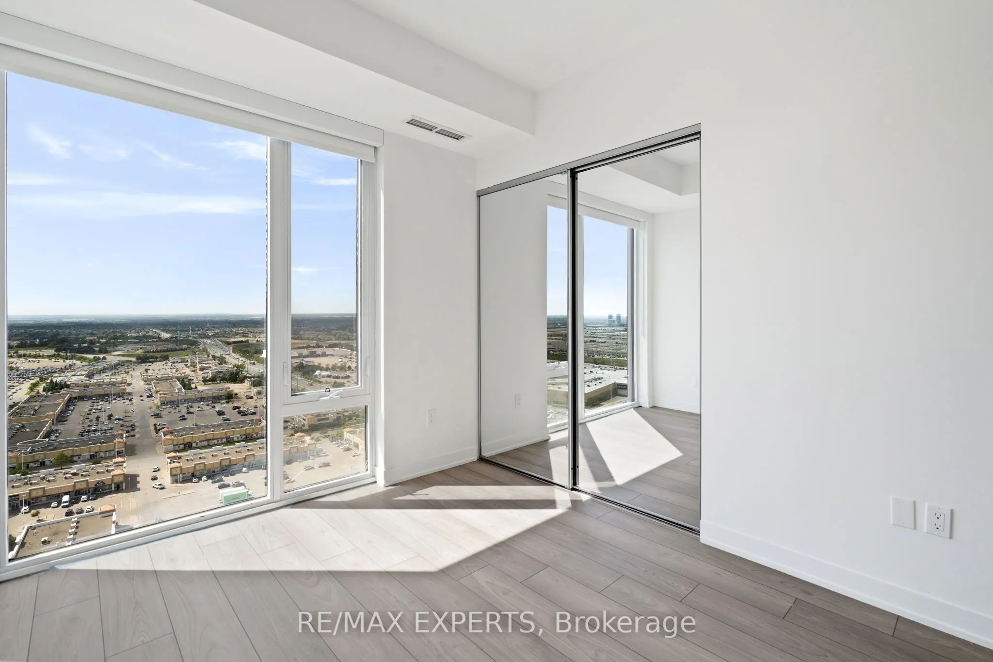 10 Abeja Street, #2521
