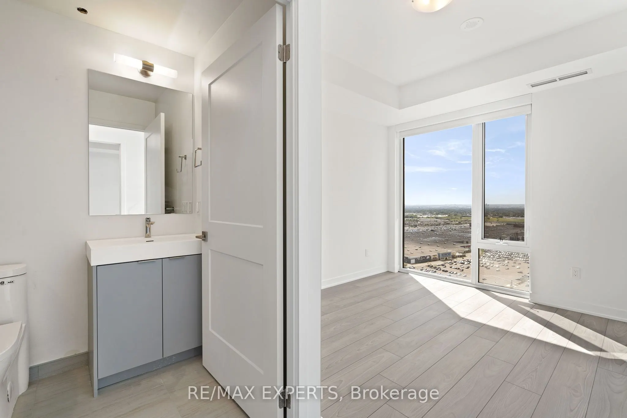 10 Abeja Street, #2521