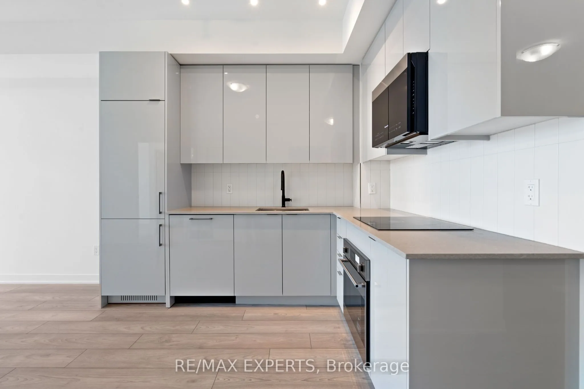 10 Abeja Street, #2521