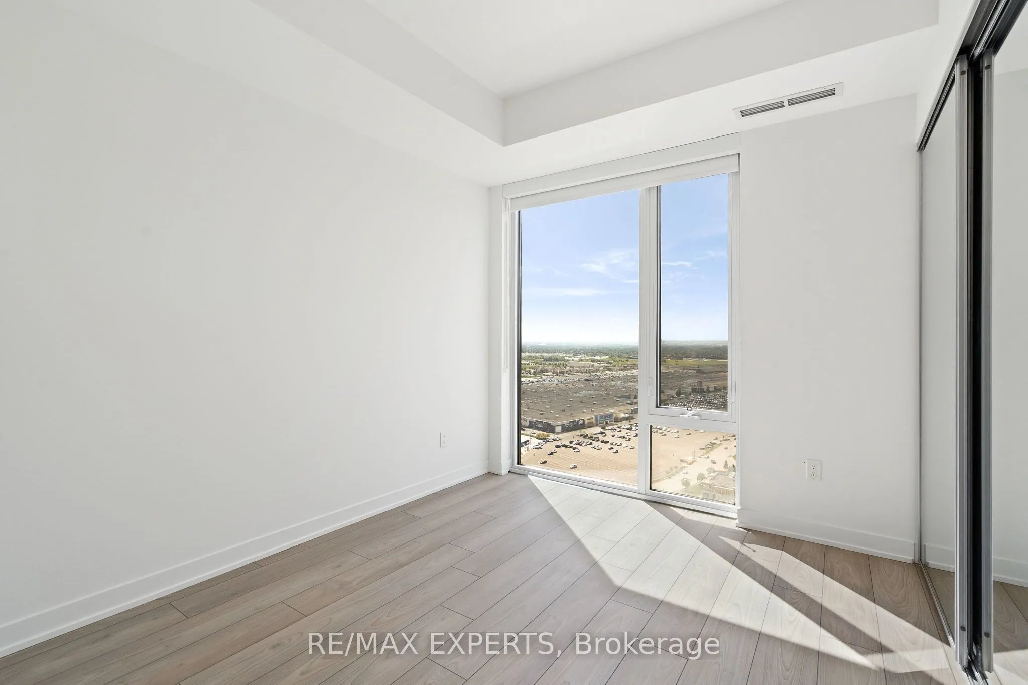 10 Abeja Street, #2521