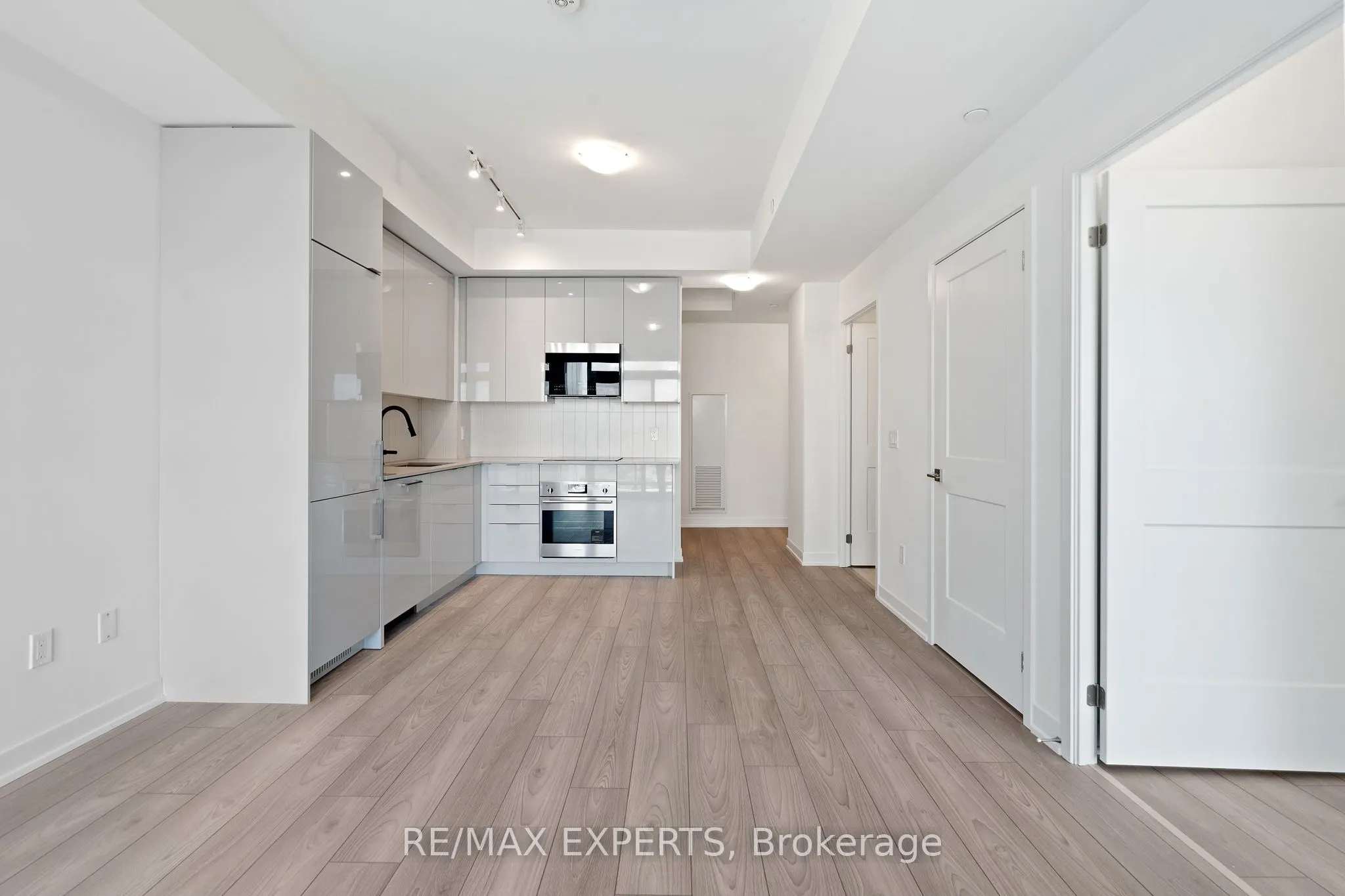 10 Abeja Street, #2521