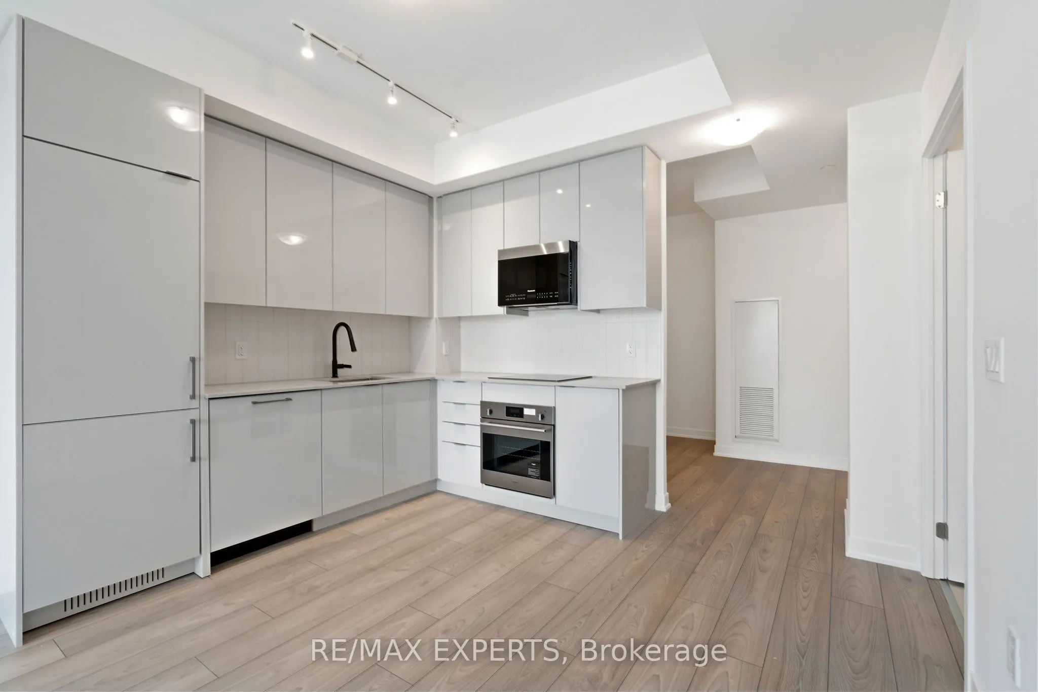 10 Abeja Street, #2521