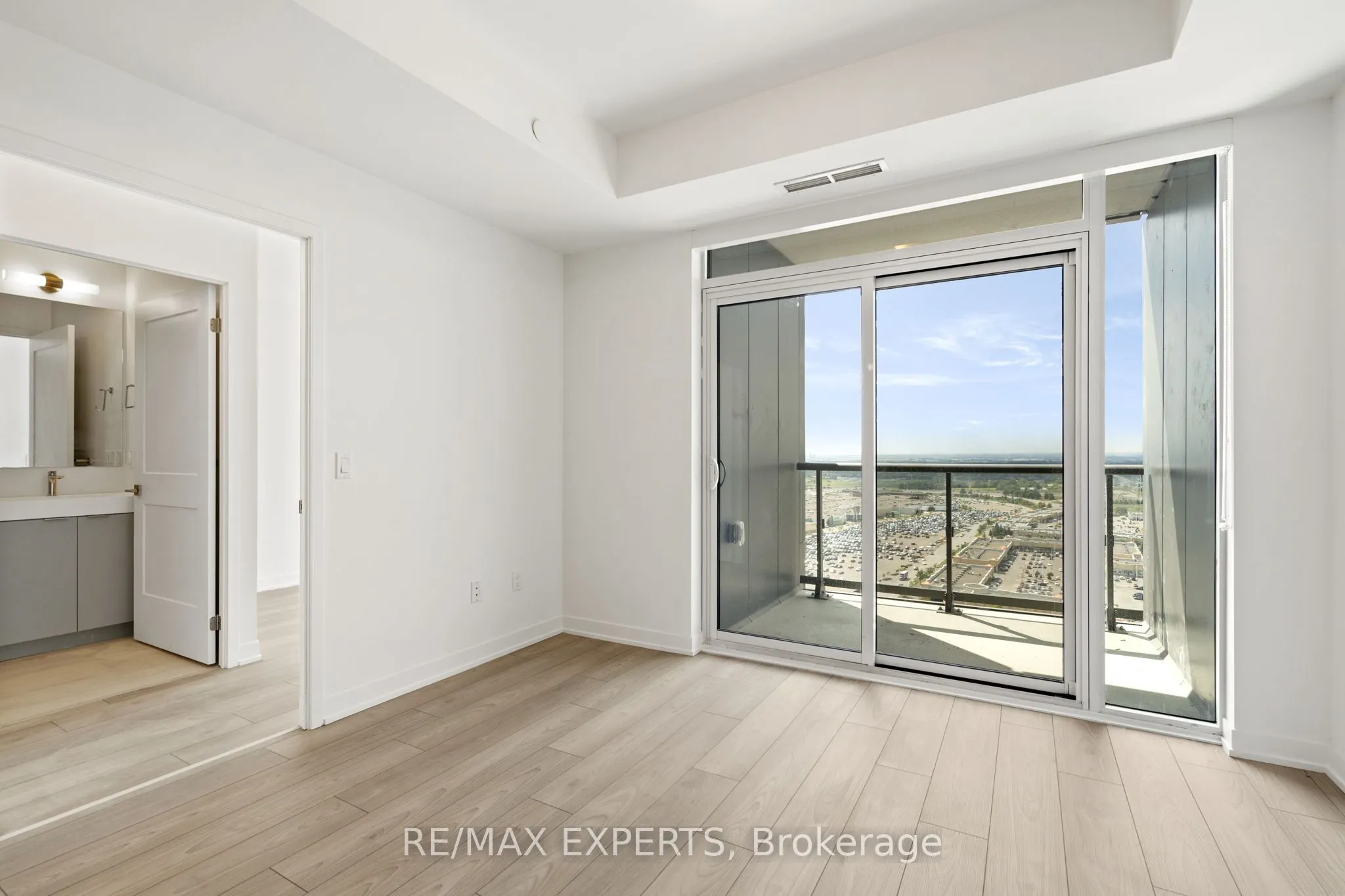 10 Abeja Street, #2521