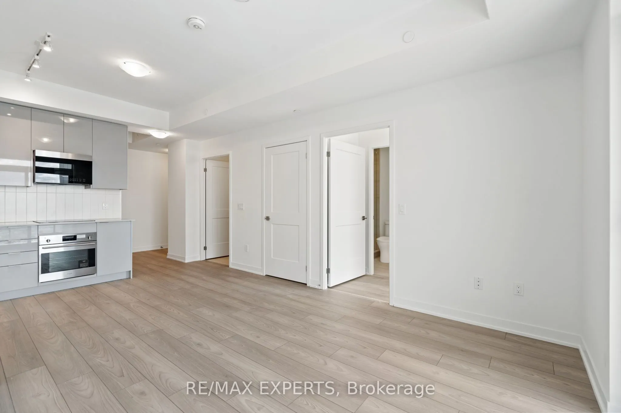 10 Abeja Street, #2521