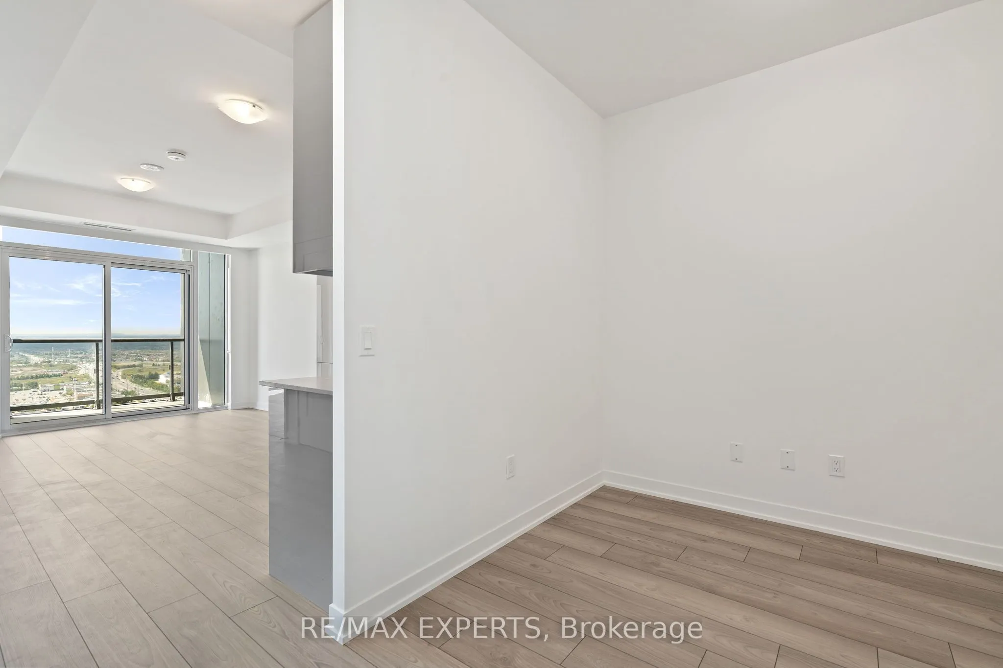 10 Abeja Street, #2521