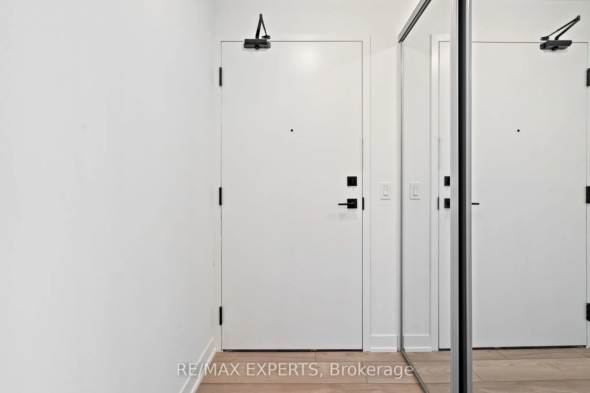 10 Abeja Street, #2521