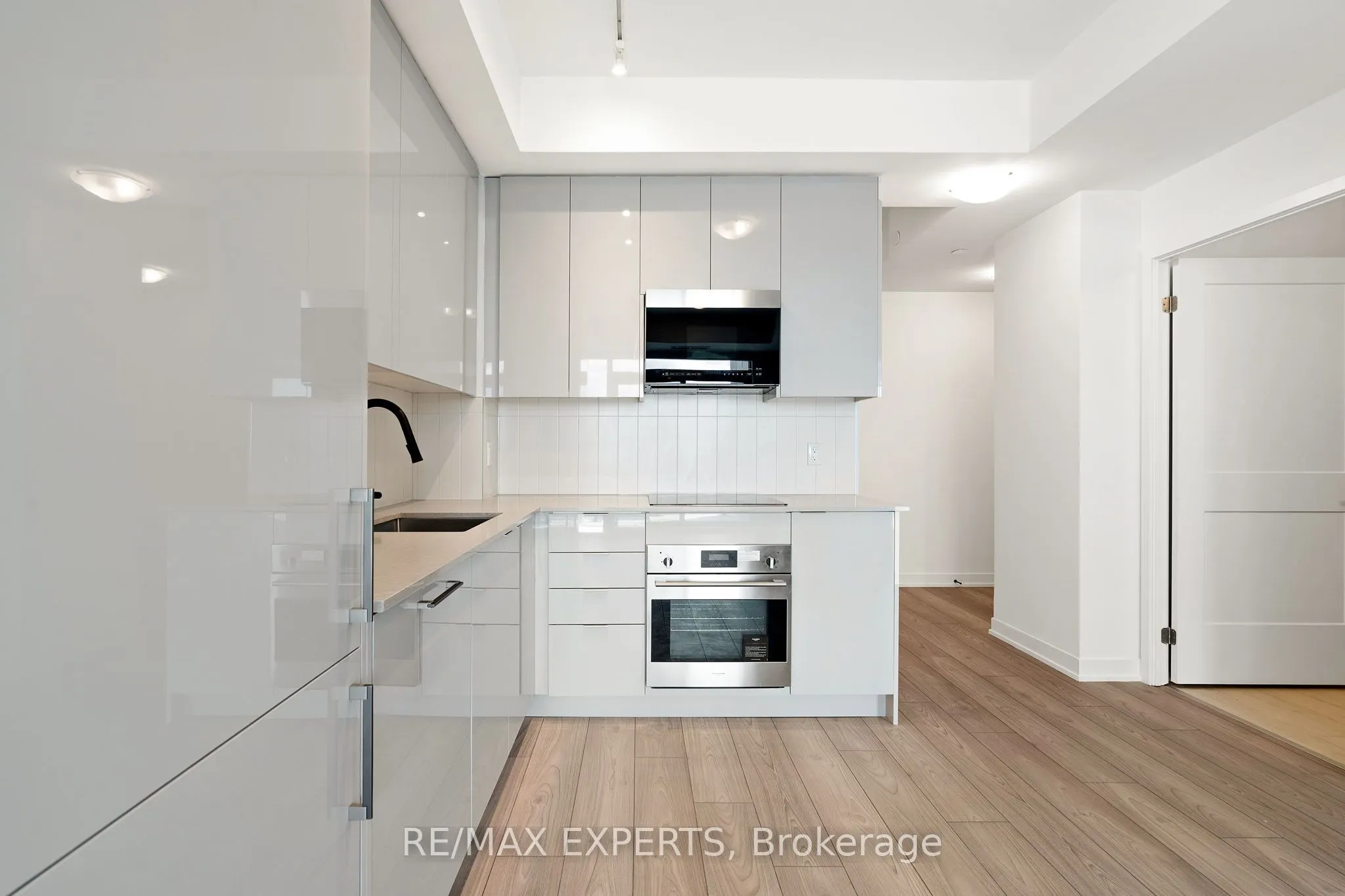 10 Abeja Street, #2521